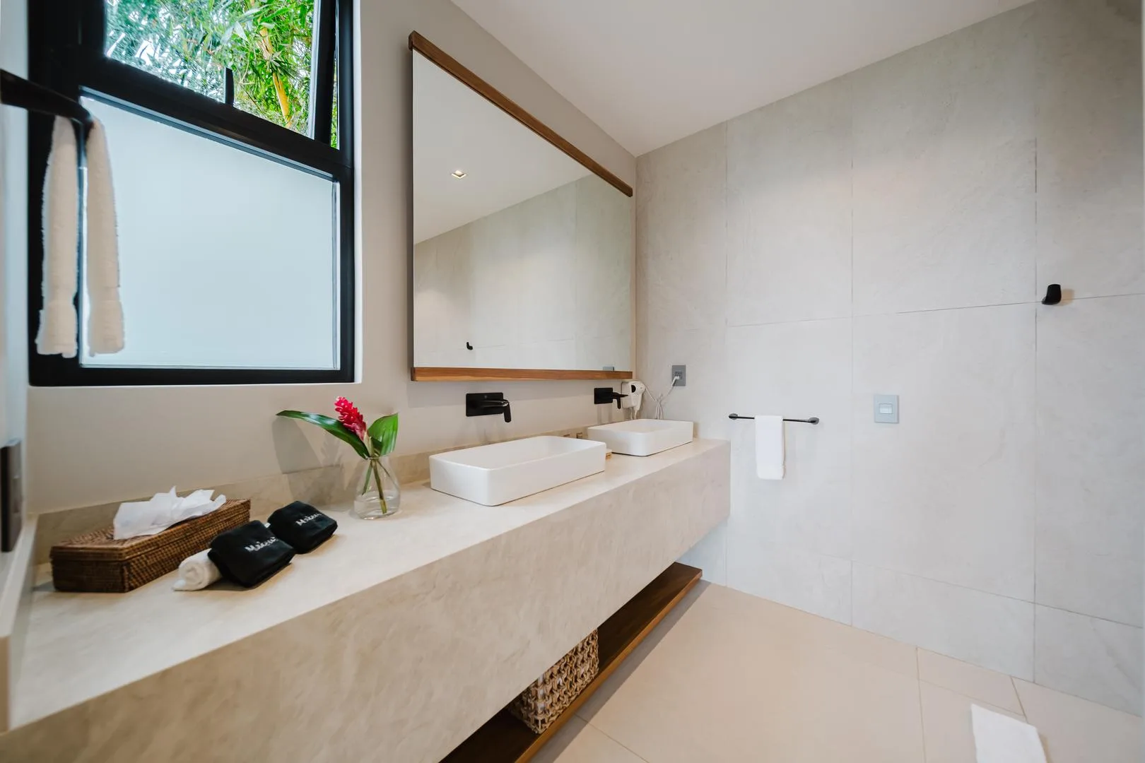 MA-22 — Contemporary Ocean-View Villa