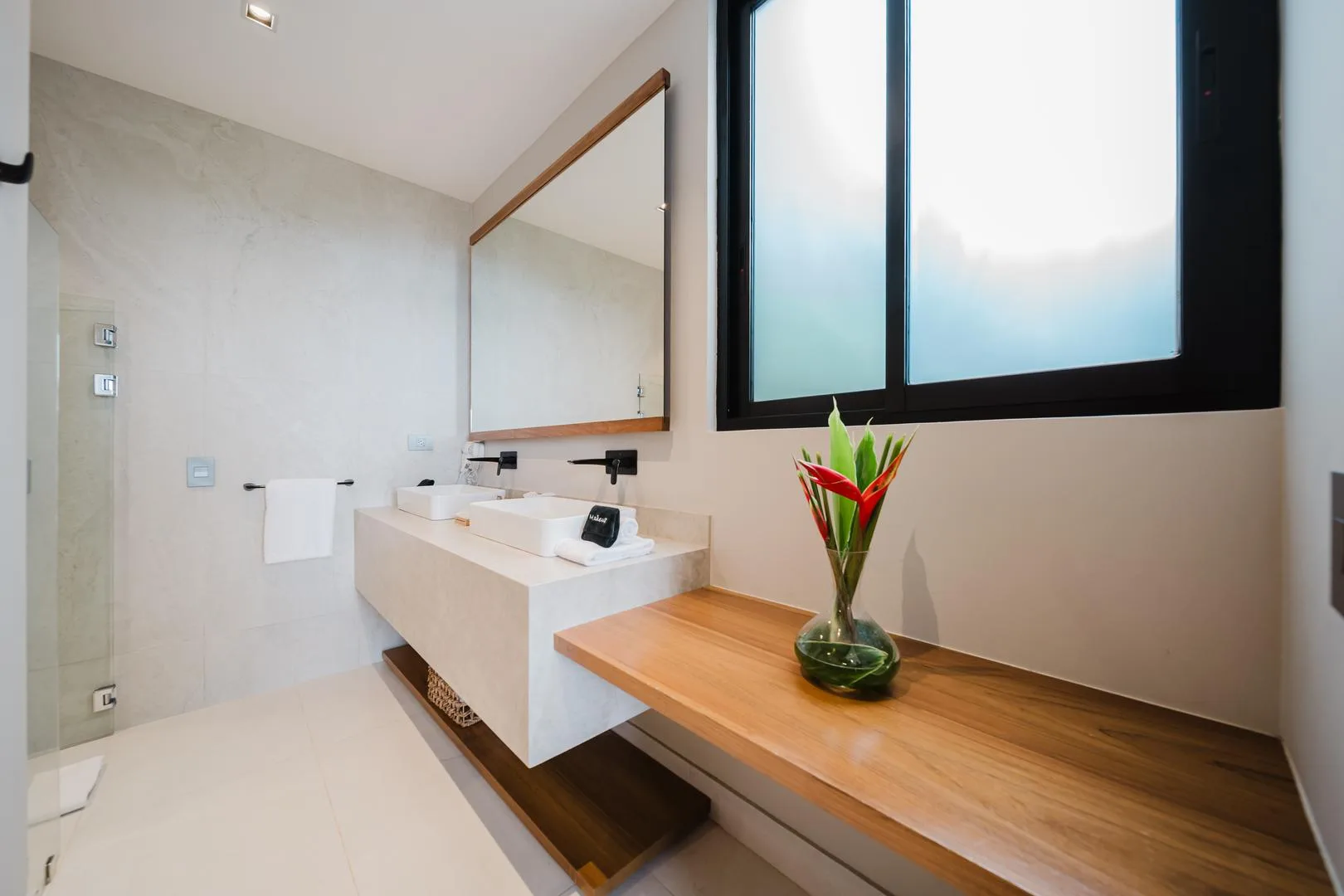 MA-22 — Contemporary Ocean-View Villa