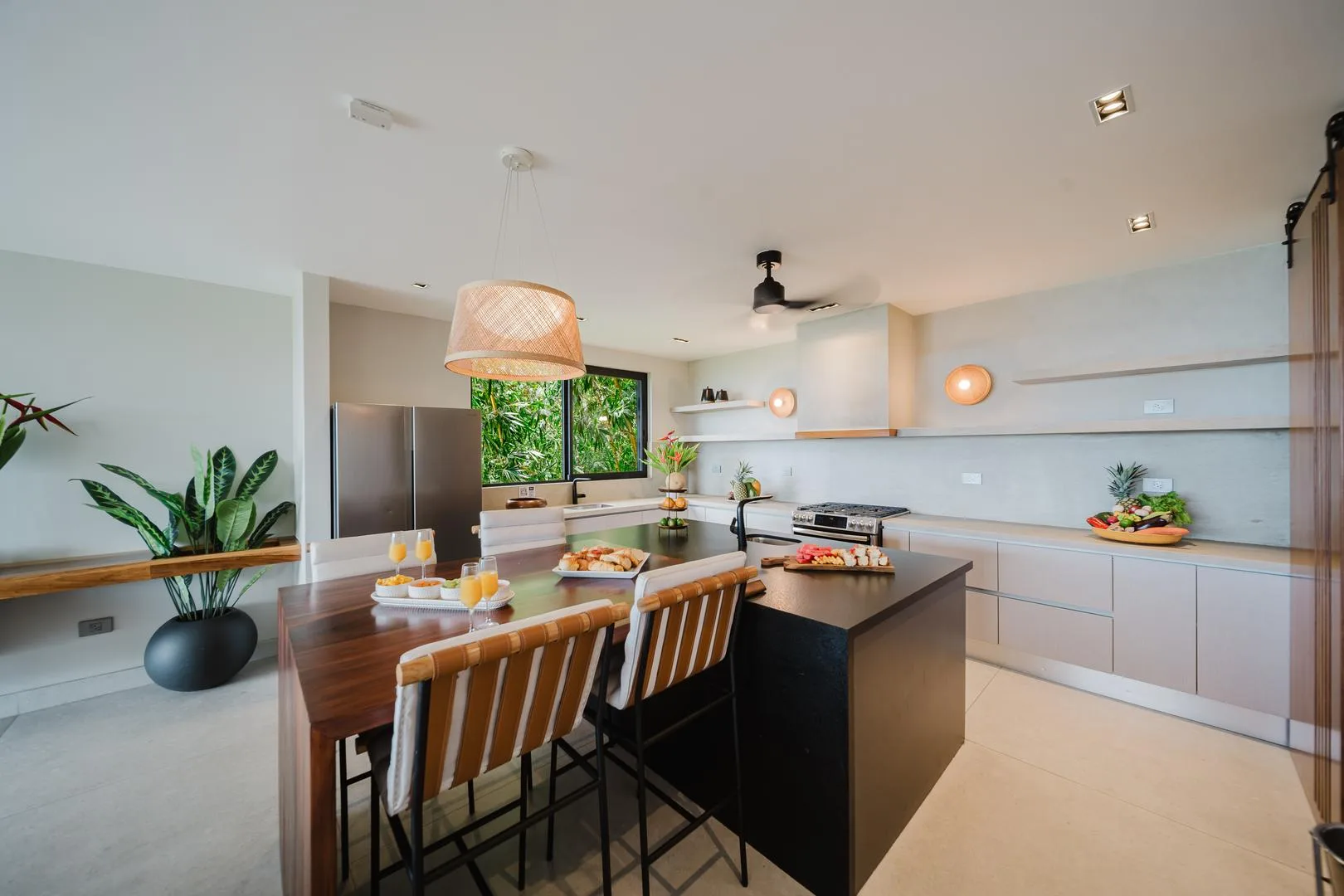 MA-22 — Contemporary Ocean-View Villa