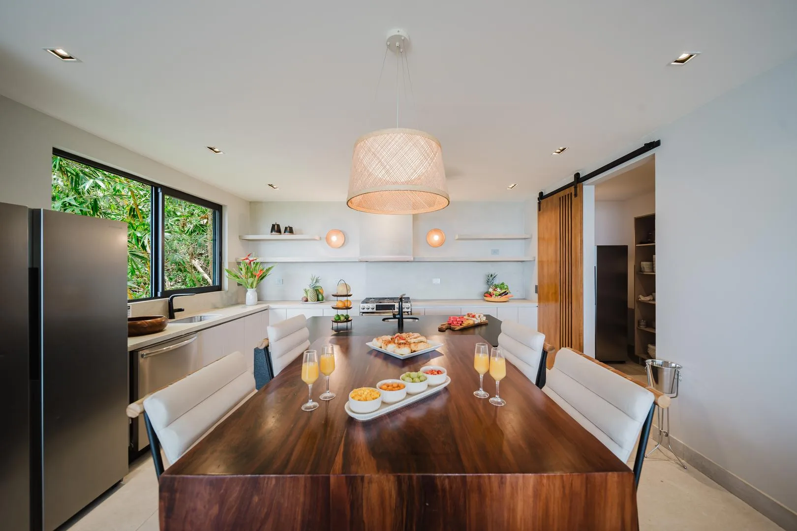 MA-22 — Contemporary Ocean-View Villa