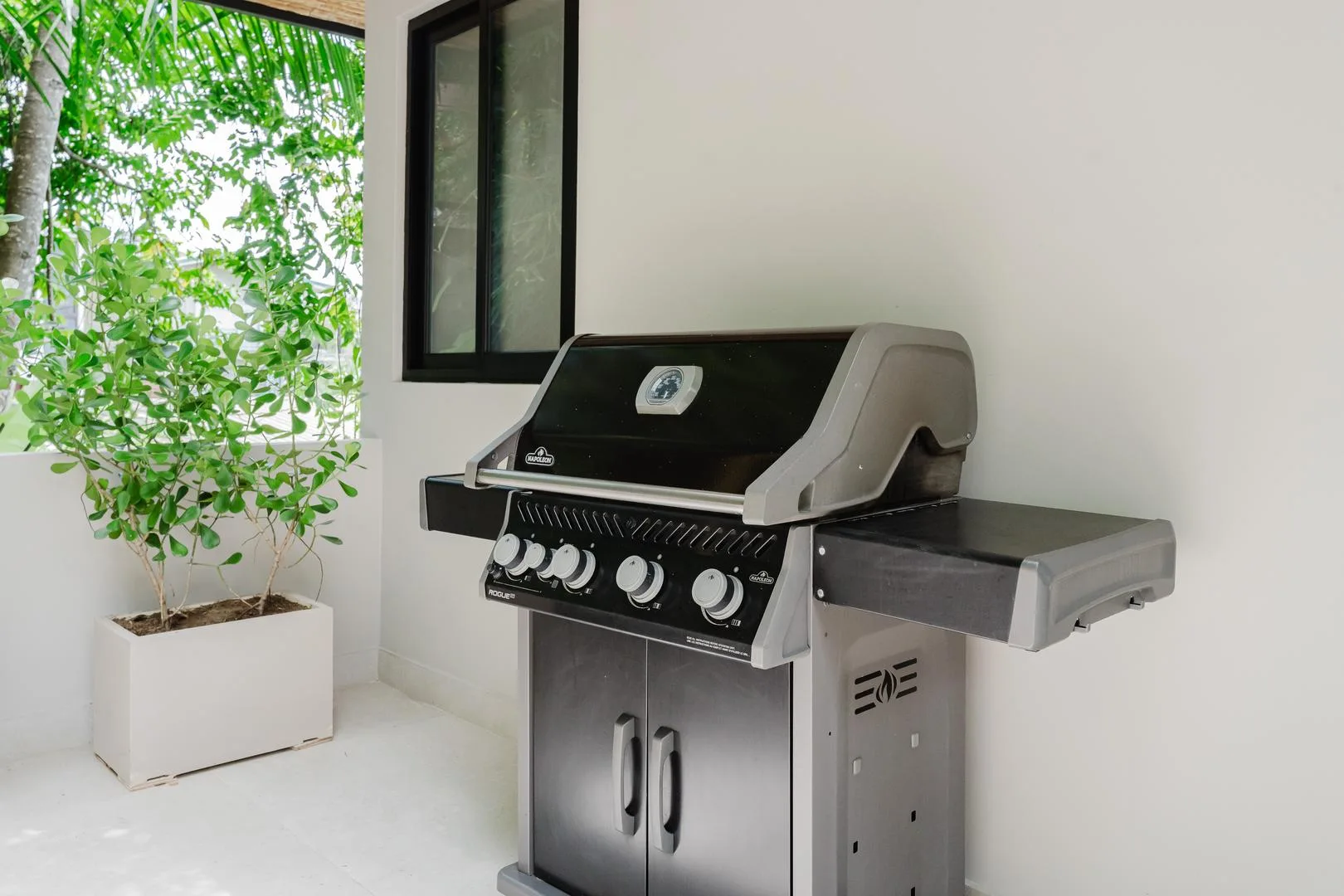 MA-22 — Contemporary Ocean-View Villa