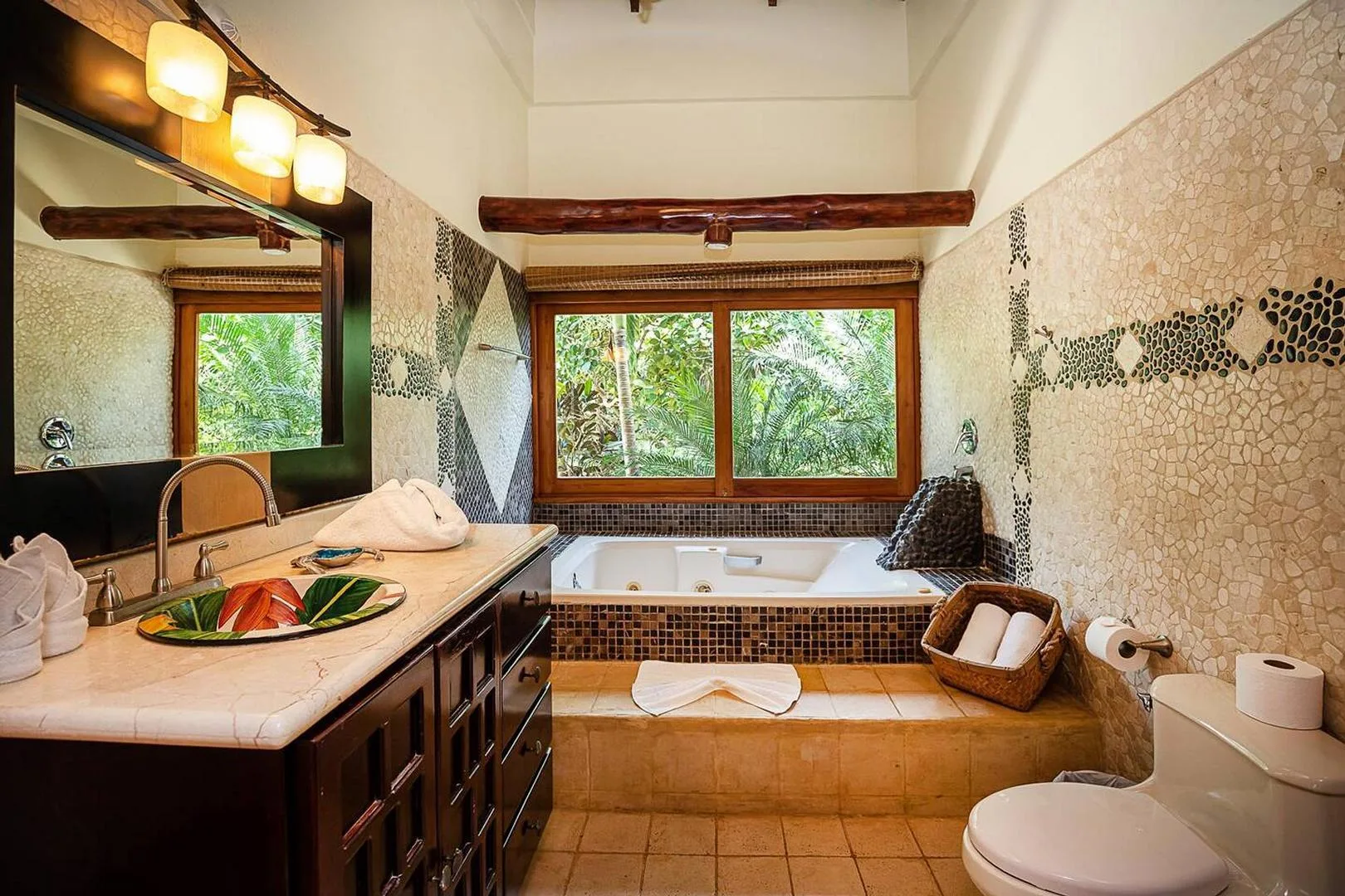 MA-35 — Spacious Home with Large Pool in Tropical Jungle Setting