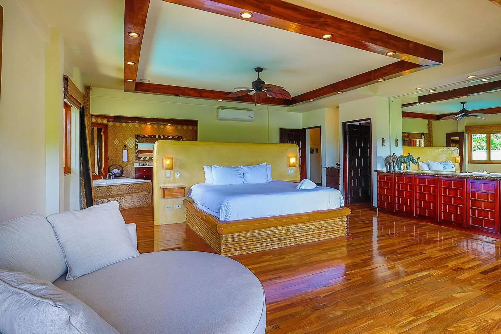 MA-35 — Spacious Home with Large Pool in Tropical Jungle Setting