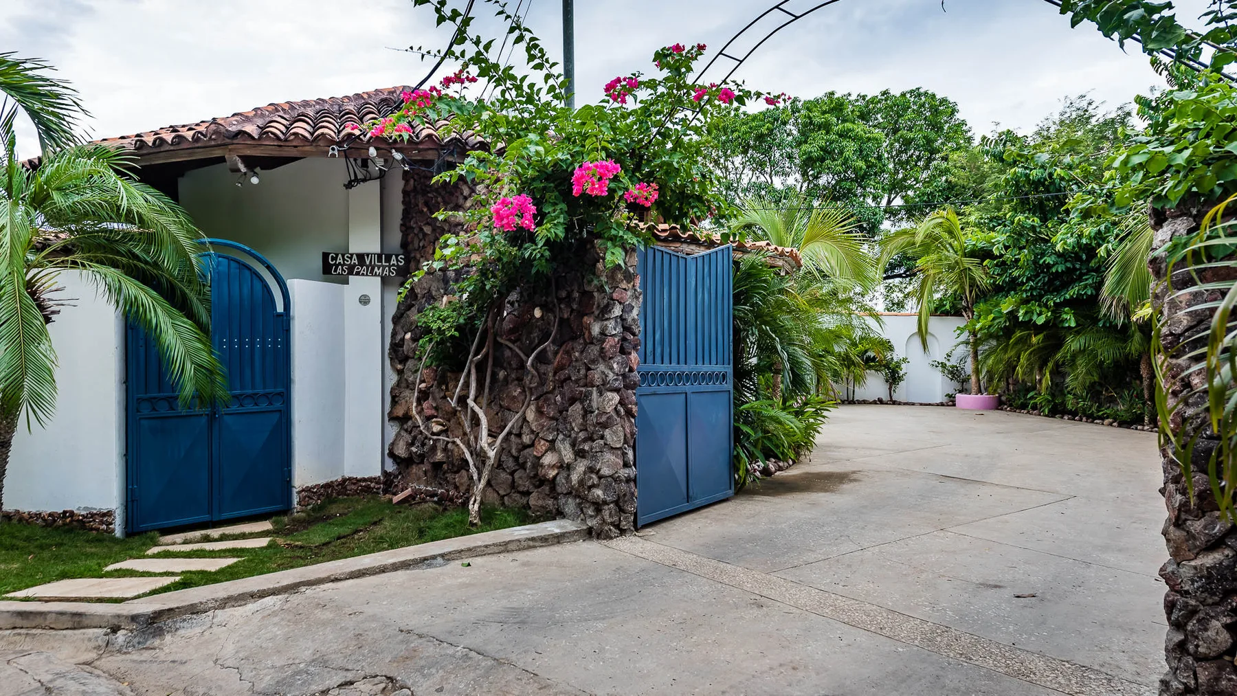 FL-12 — Playa Flamingo Beach Front Family Vacation Rental