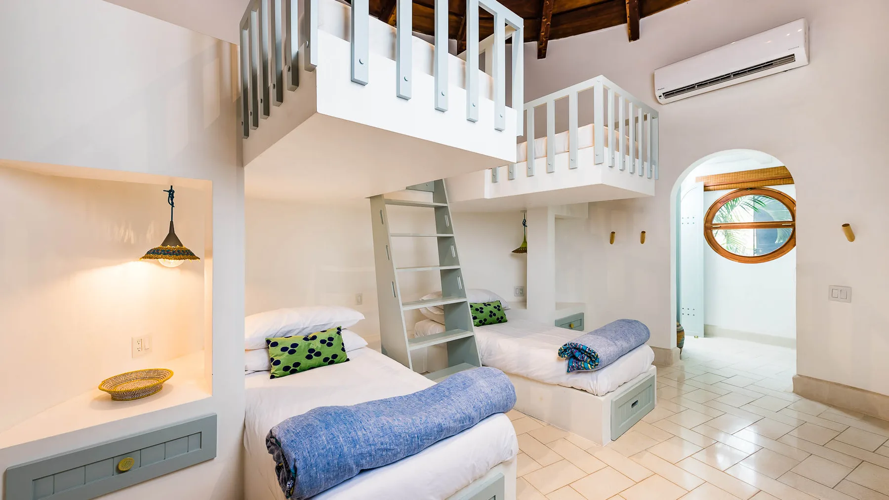 FL-12 — Playa Flamingo Beach Front Family Vacation Rental