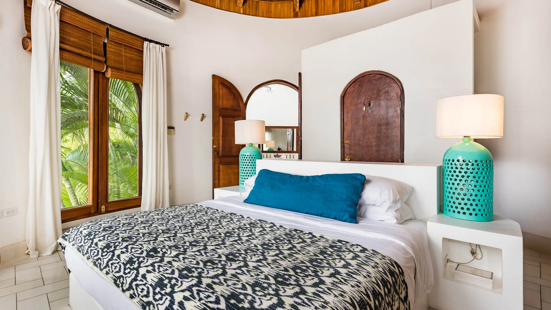 FL-12 — Playa Flamingo Beach Front Family Vacation Rental