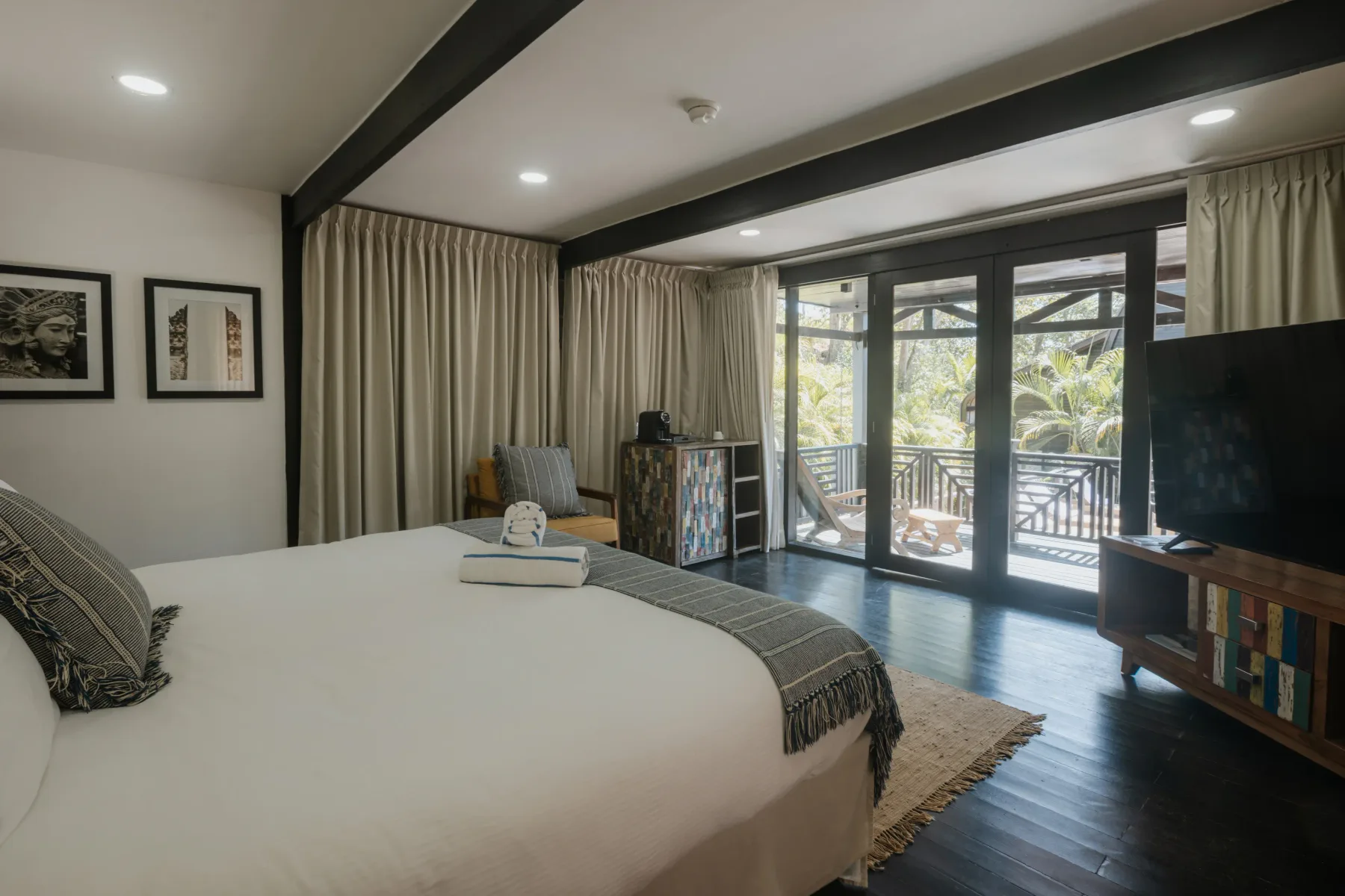 AIR - Lower Flat by 4 Elements - Contadora Island
