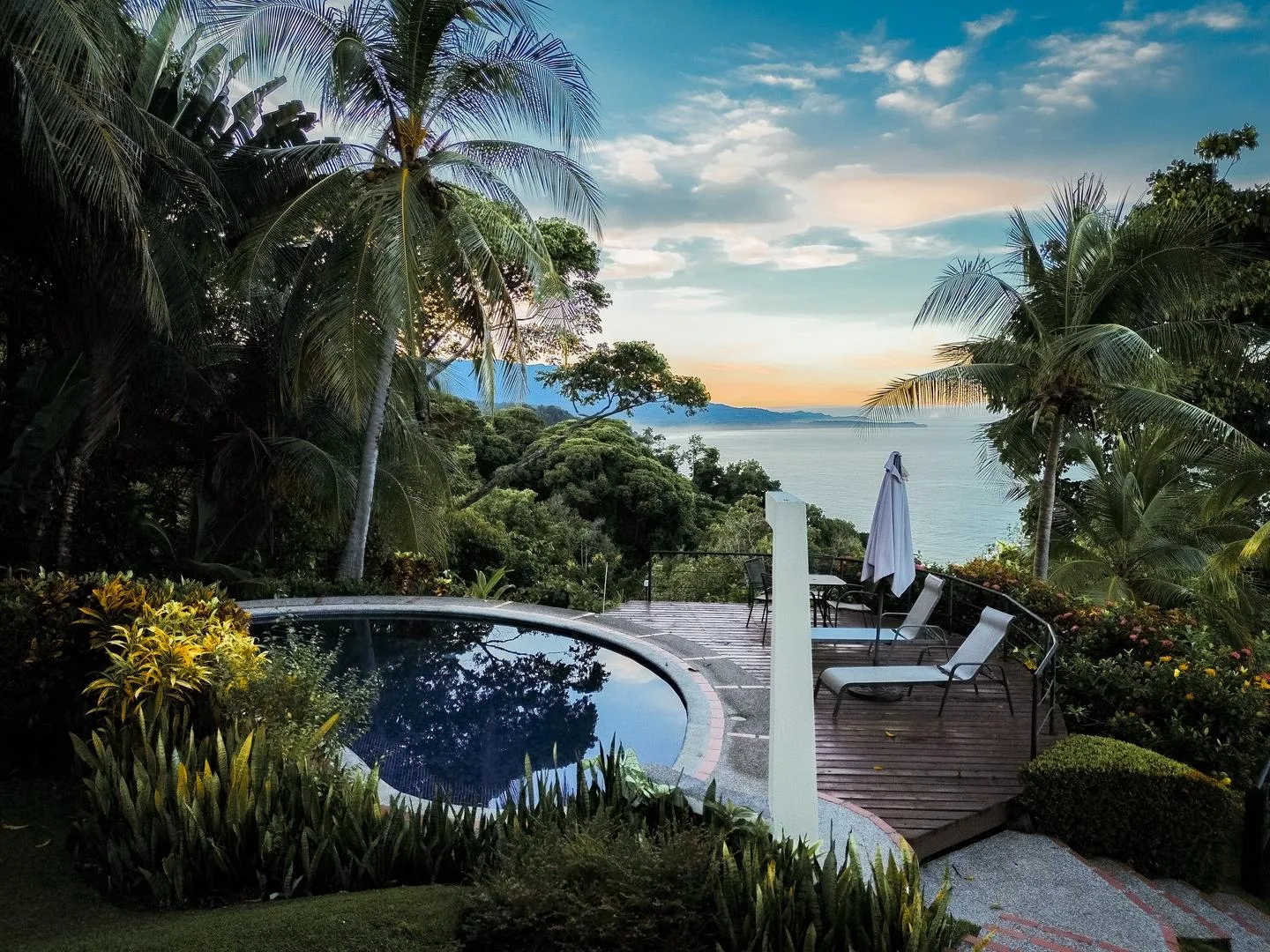 DO-01 — Oceanfront Villa in Dominical