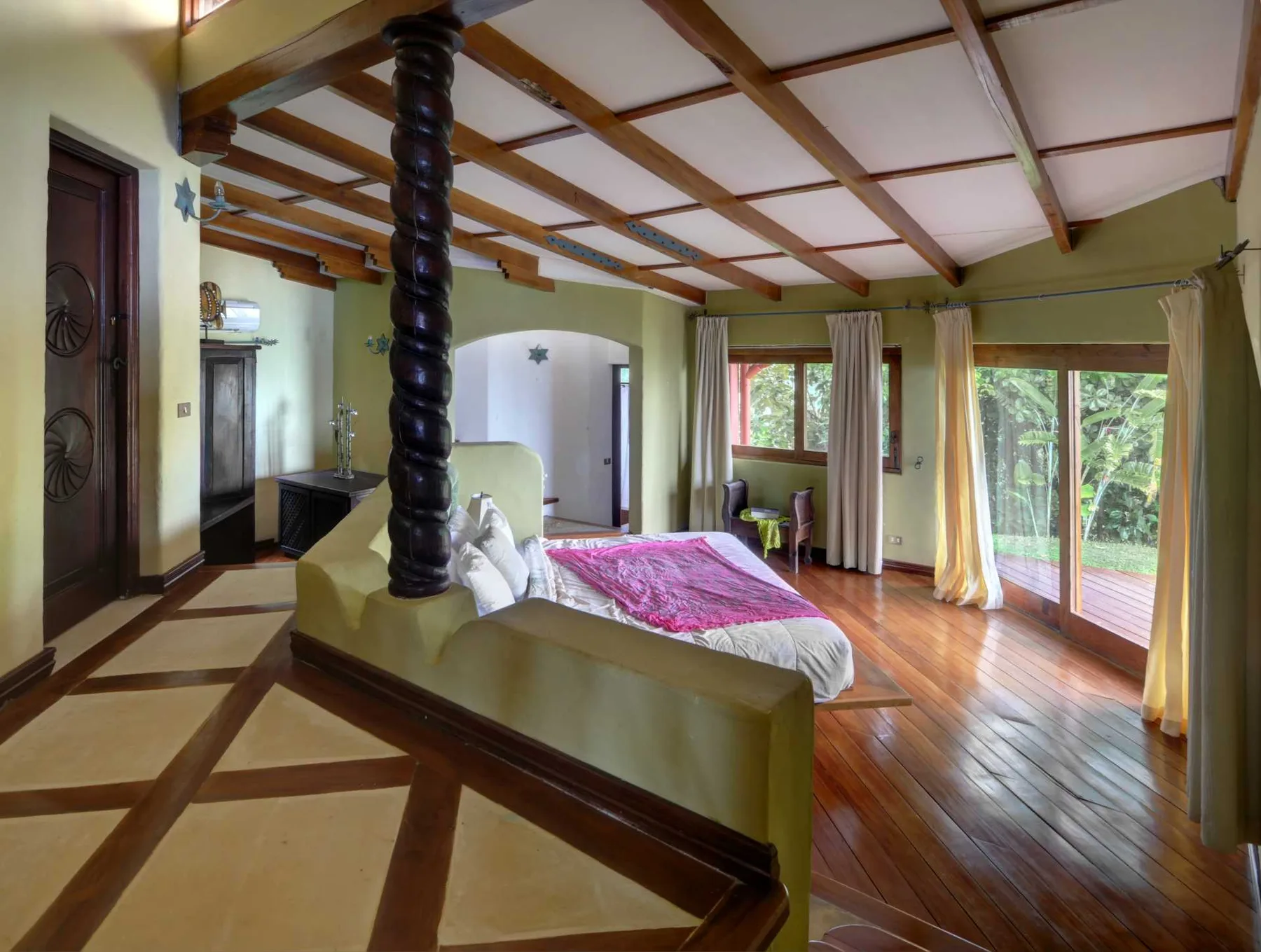 DO-01 — Oceanfront Villa in Dominical