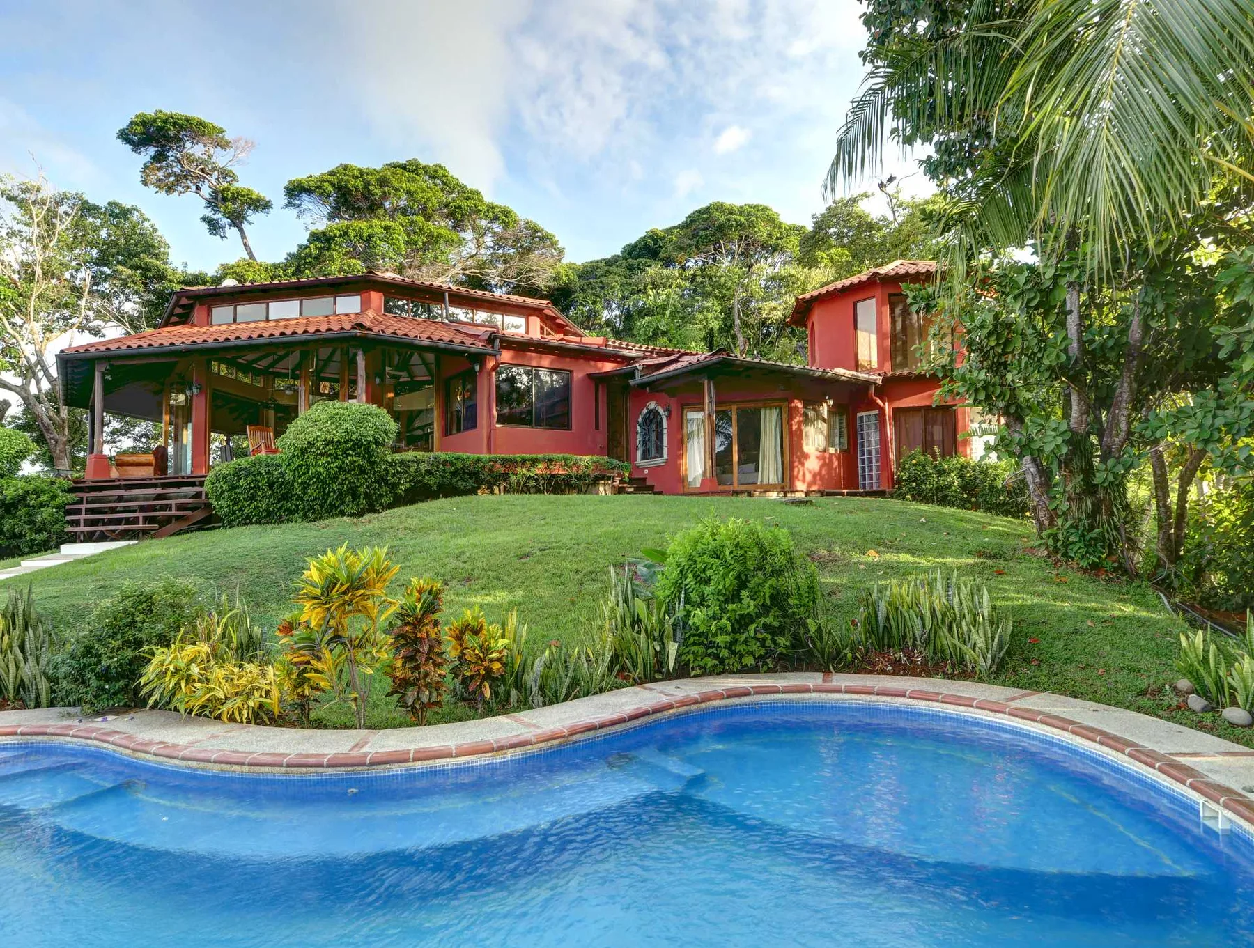 DO-01 — Oceanfront Villa in Dominical