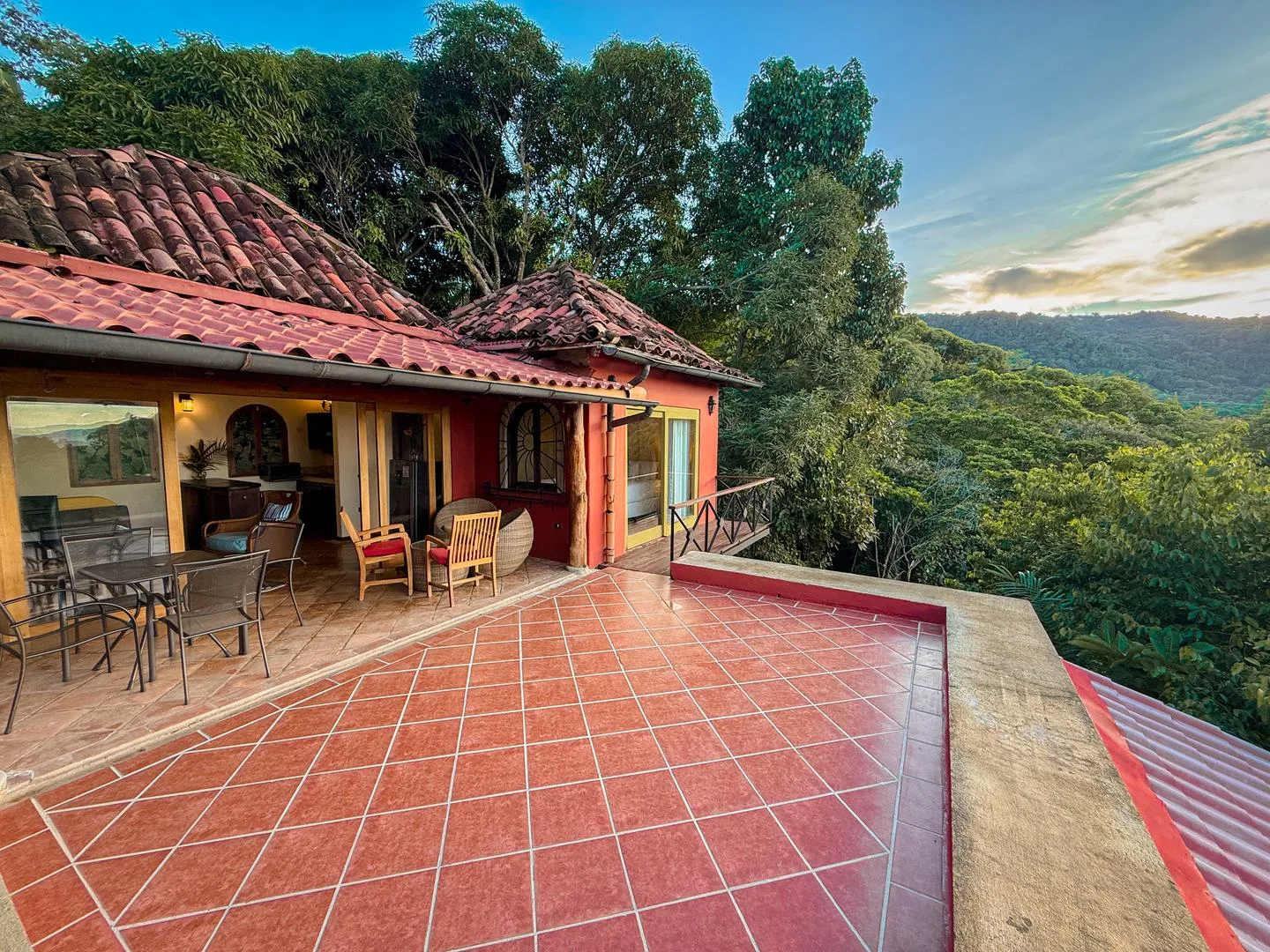 DO-01 — Oceanfront Villa in Dominical