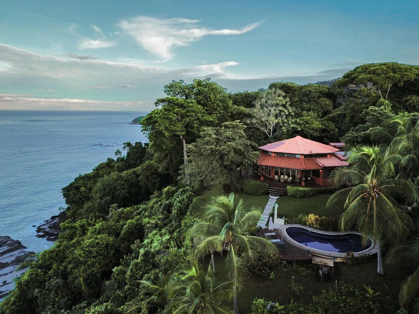 DO-01 — Oceanfront Villa in Dominical