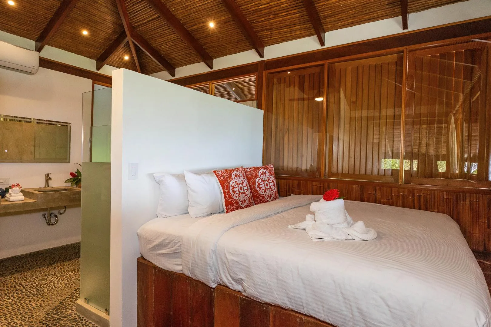 MA-02 — Hilltop Villa in Manuel Antonio