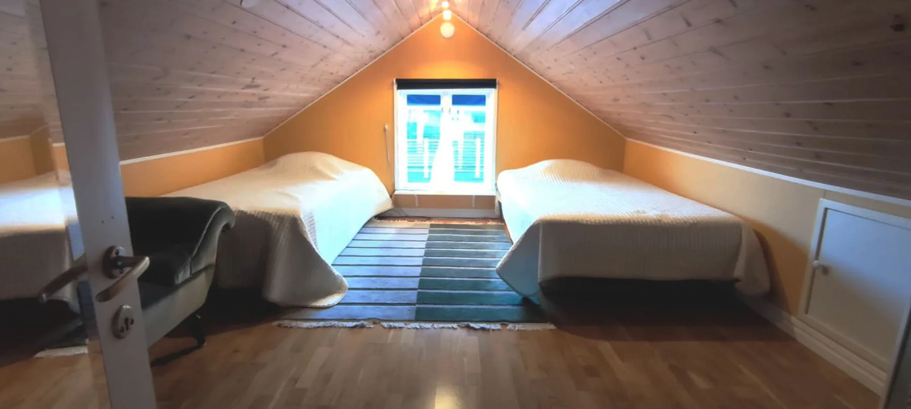 Stay central & close to the sea in Henån | SE09155