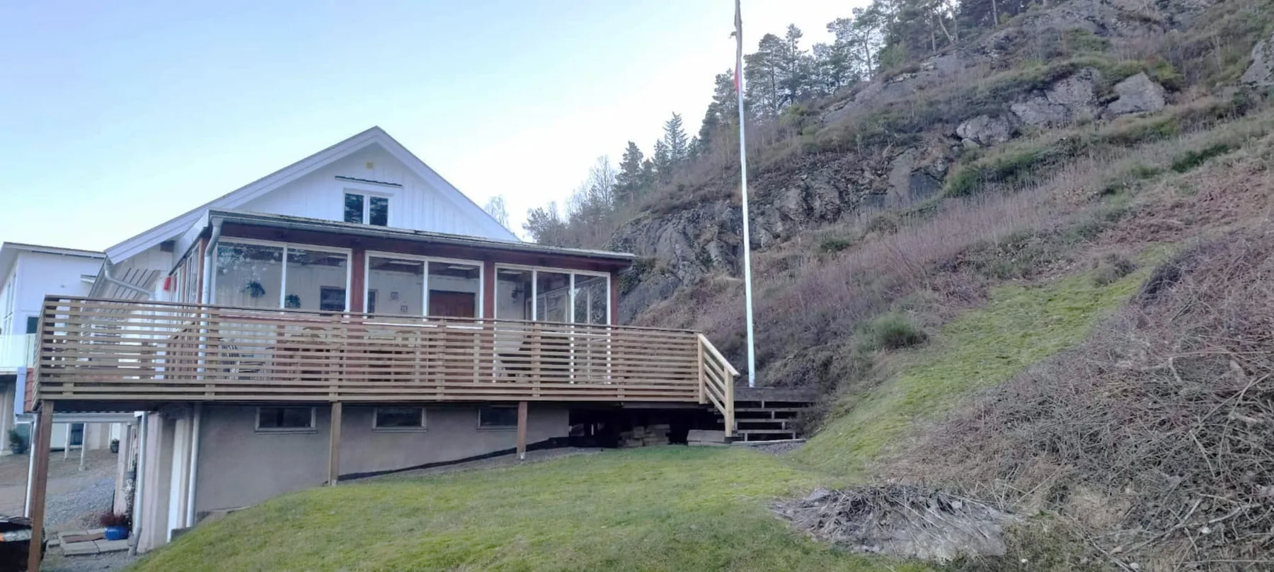 Stay central & close to the sea in Henån | SE09155