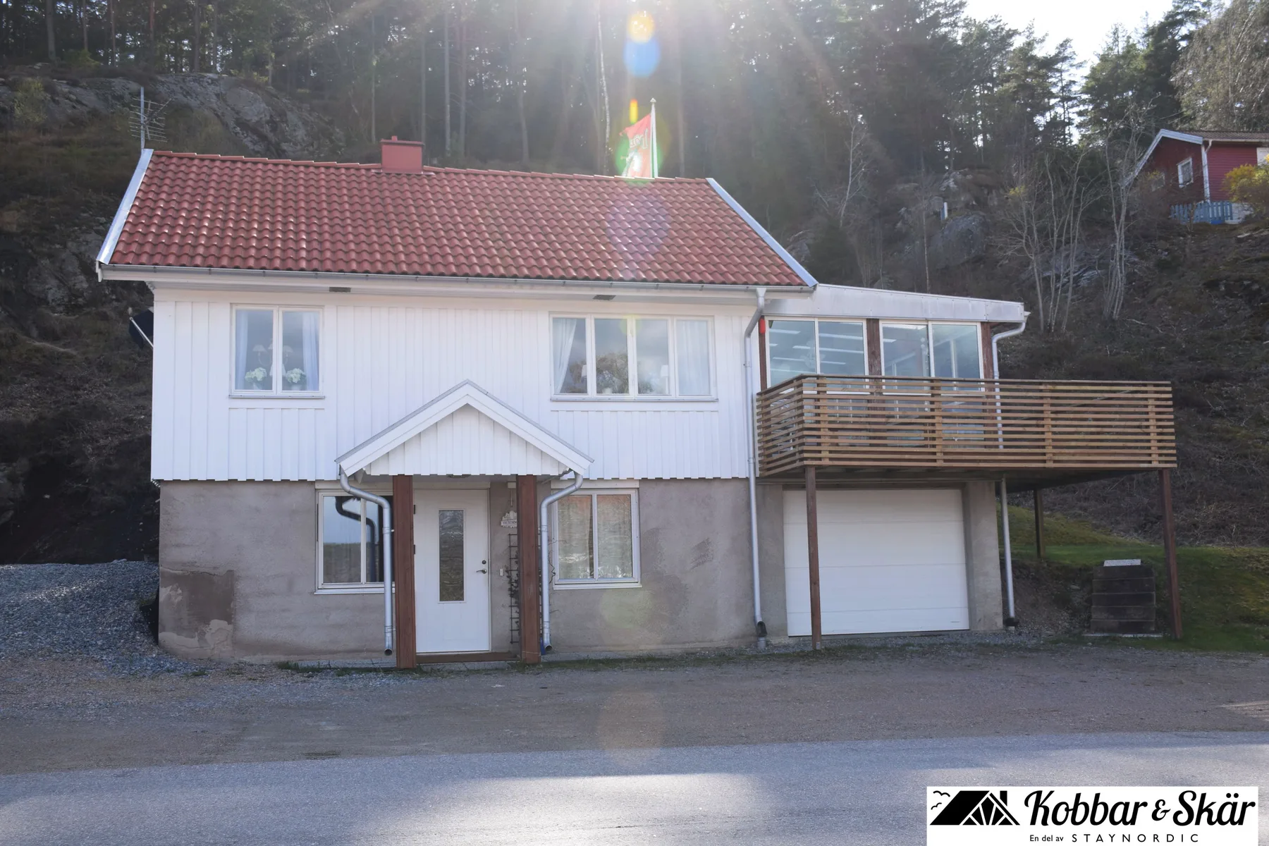Stay central & close to the sea in Henån | SE09155