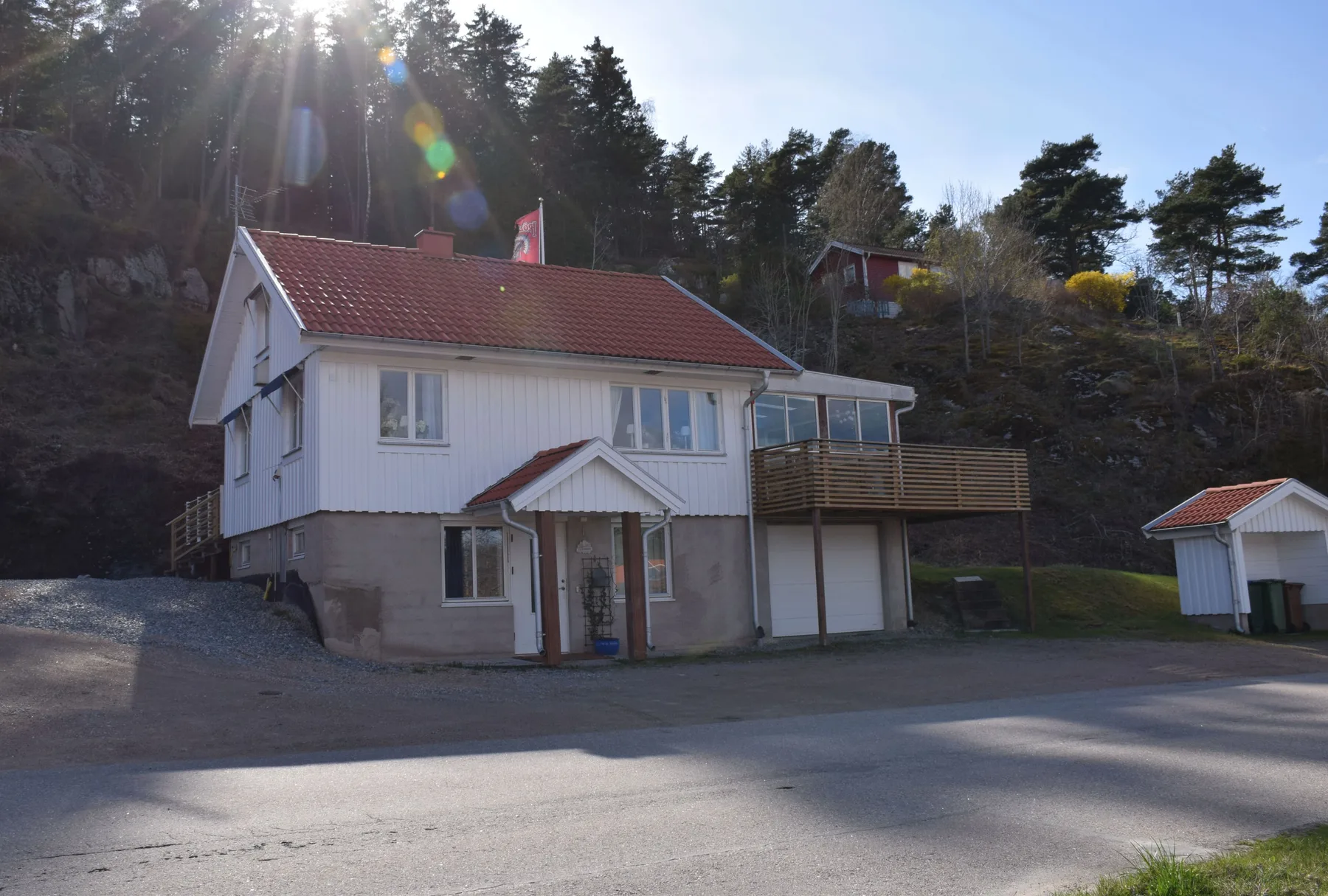 Stay central & close to the sea in Henån | SE09155
