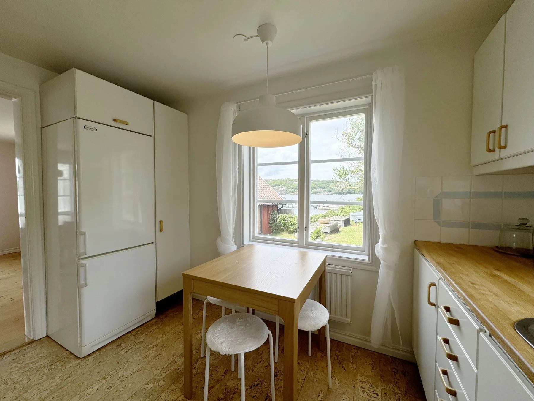 Unique beach villa with own jetty in Hamburgsund | SE09068