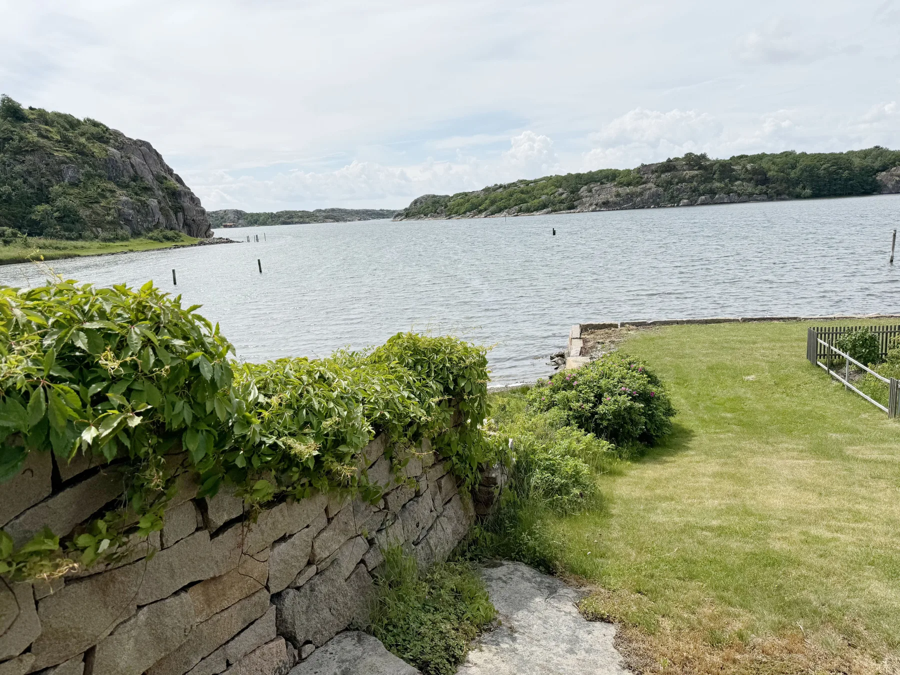 Unique beach villa with own jetty in Hamburgsund | SE09068