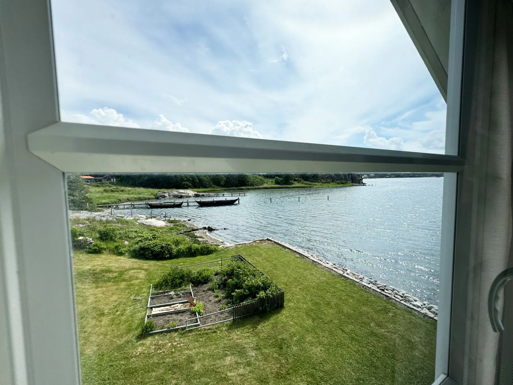 Unique beach villa with own jetty in Hamburgsund | SE09068