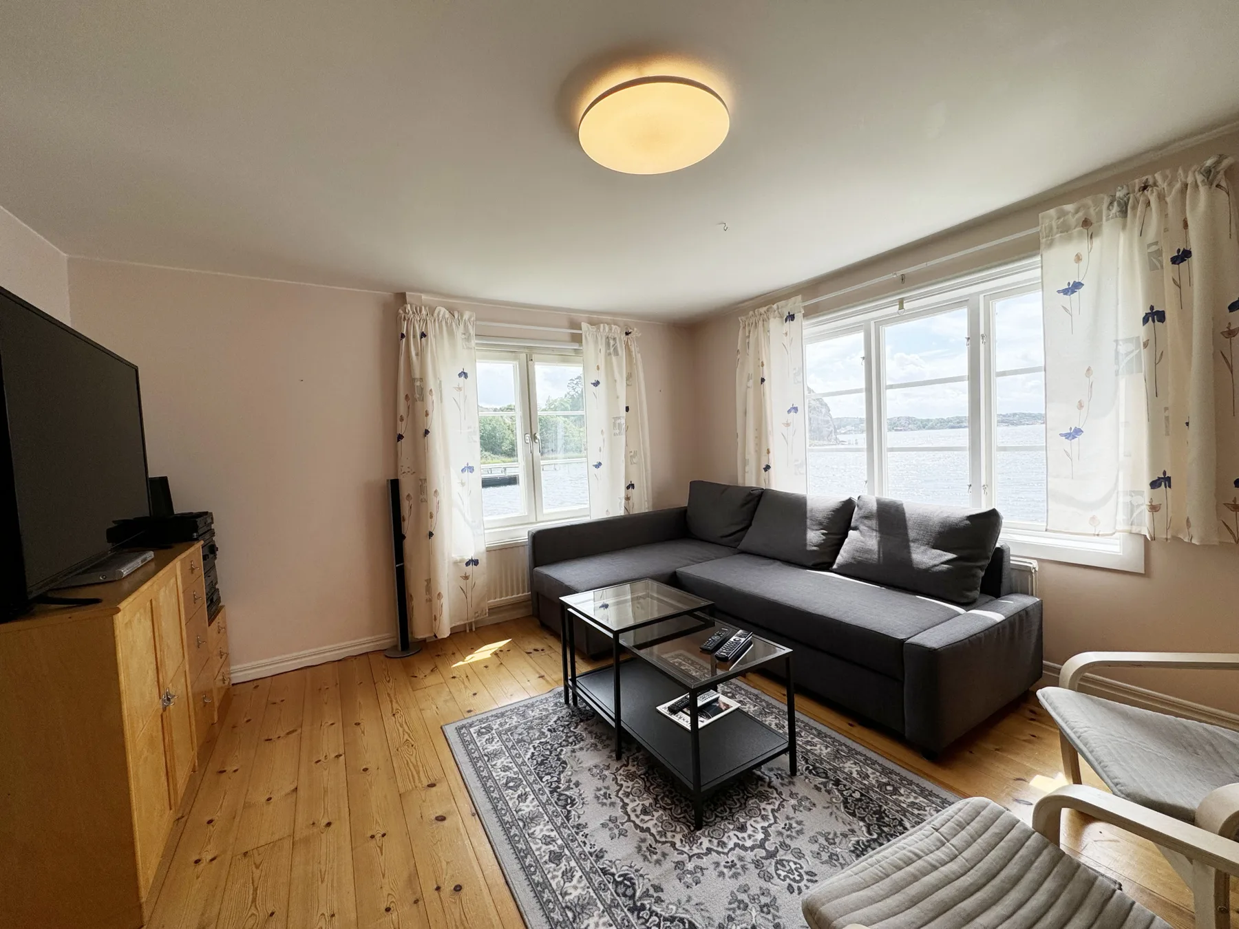 Unique beach villa with own jetty in Hamburgsund | SE09068