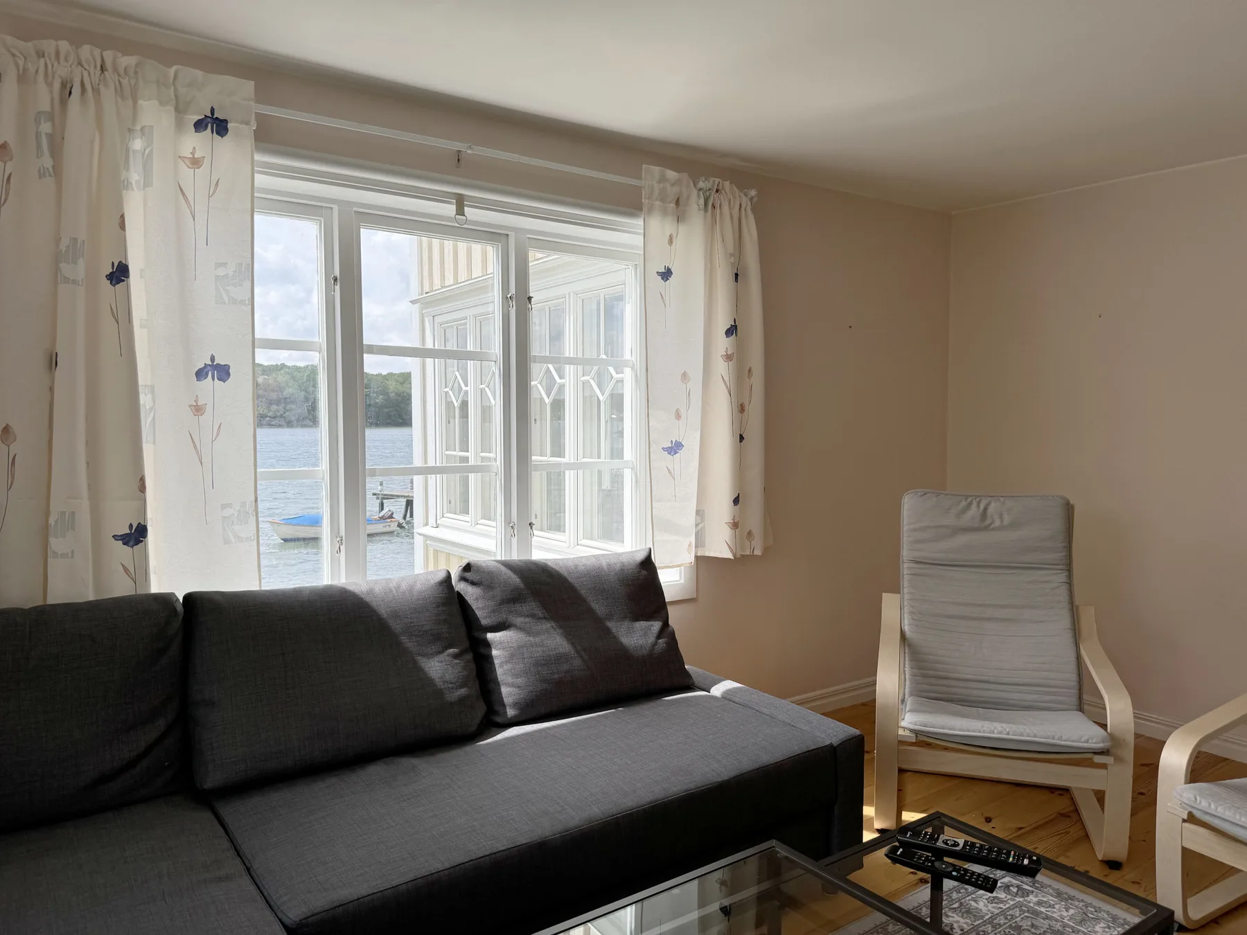 Unique beach villa with own jetty in Hamburgsund | SE09068