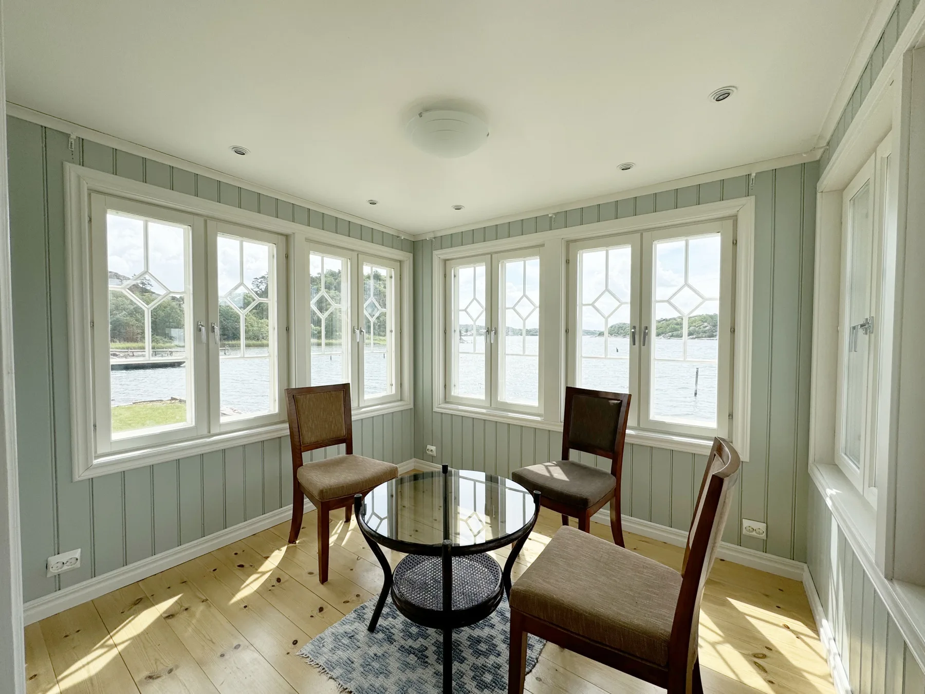 Unique beach villa with own jetty in Hamburgsund | SE09068
