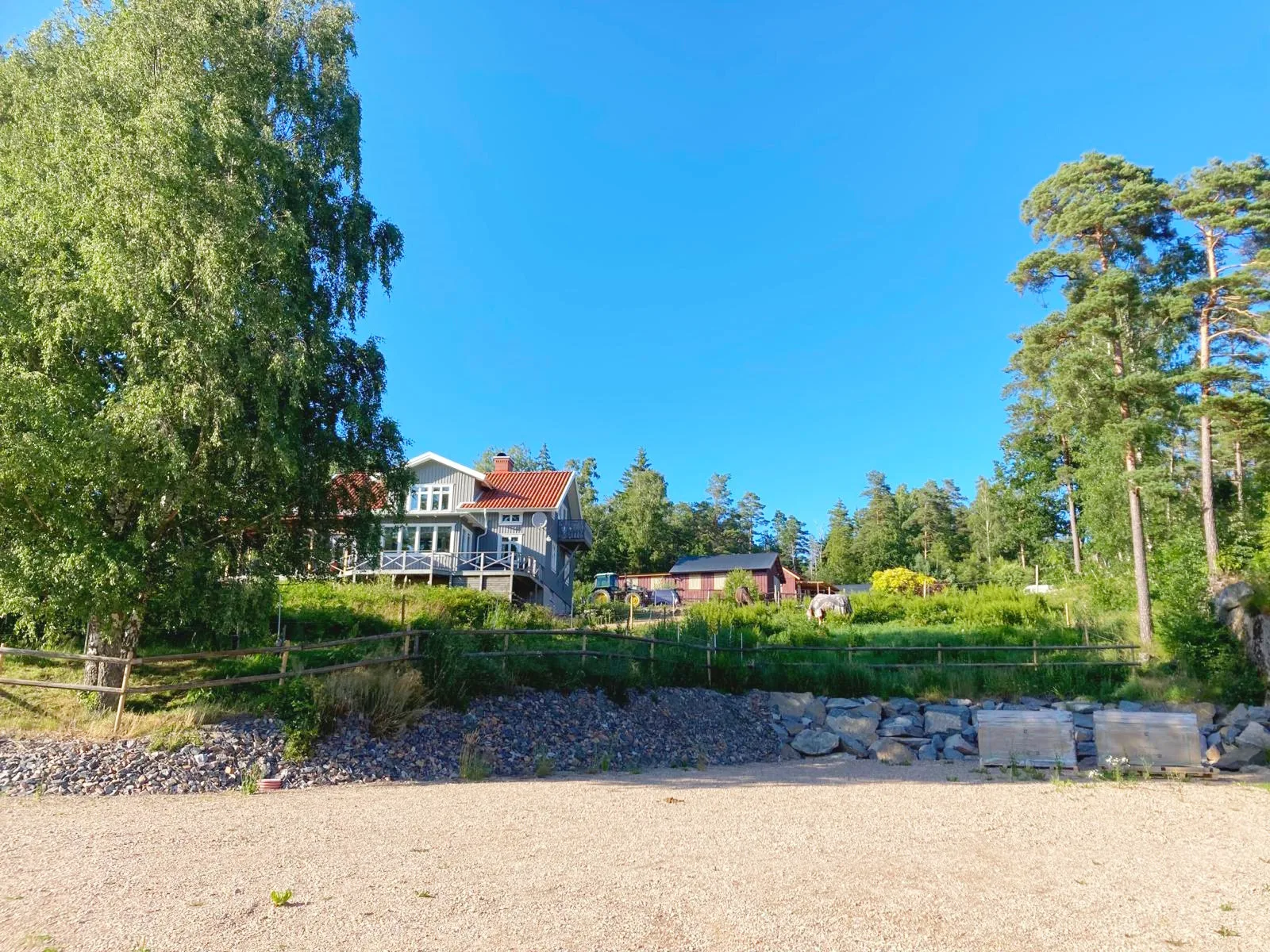 Large villa near the lake with rowing boat | SE09131