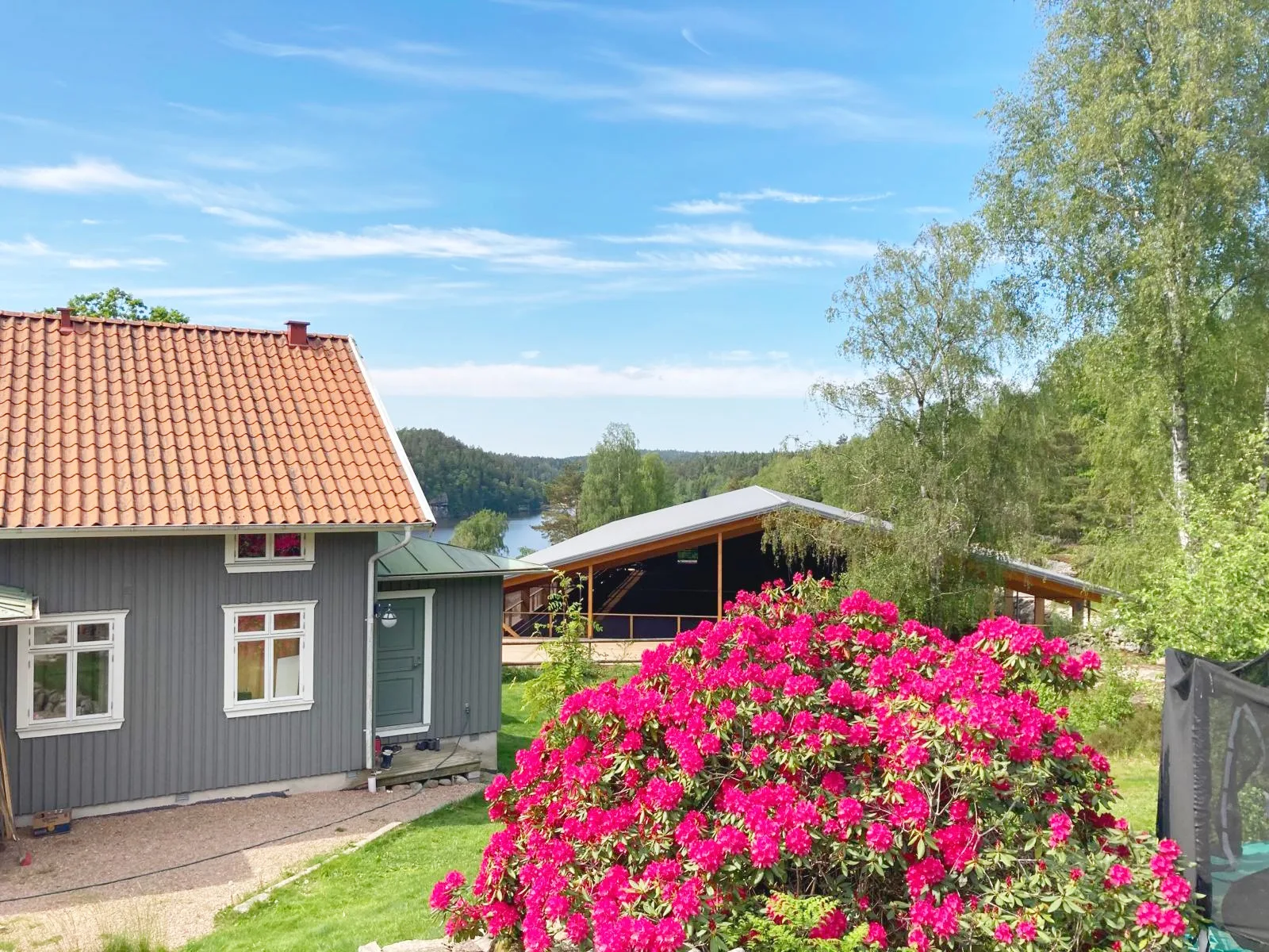 Large villa near the lake with rowing boat | SE09131