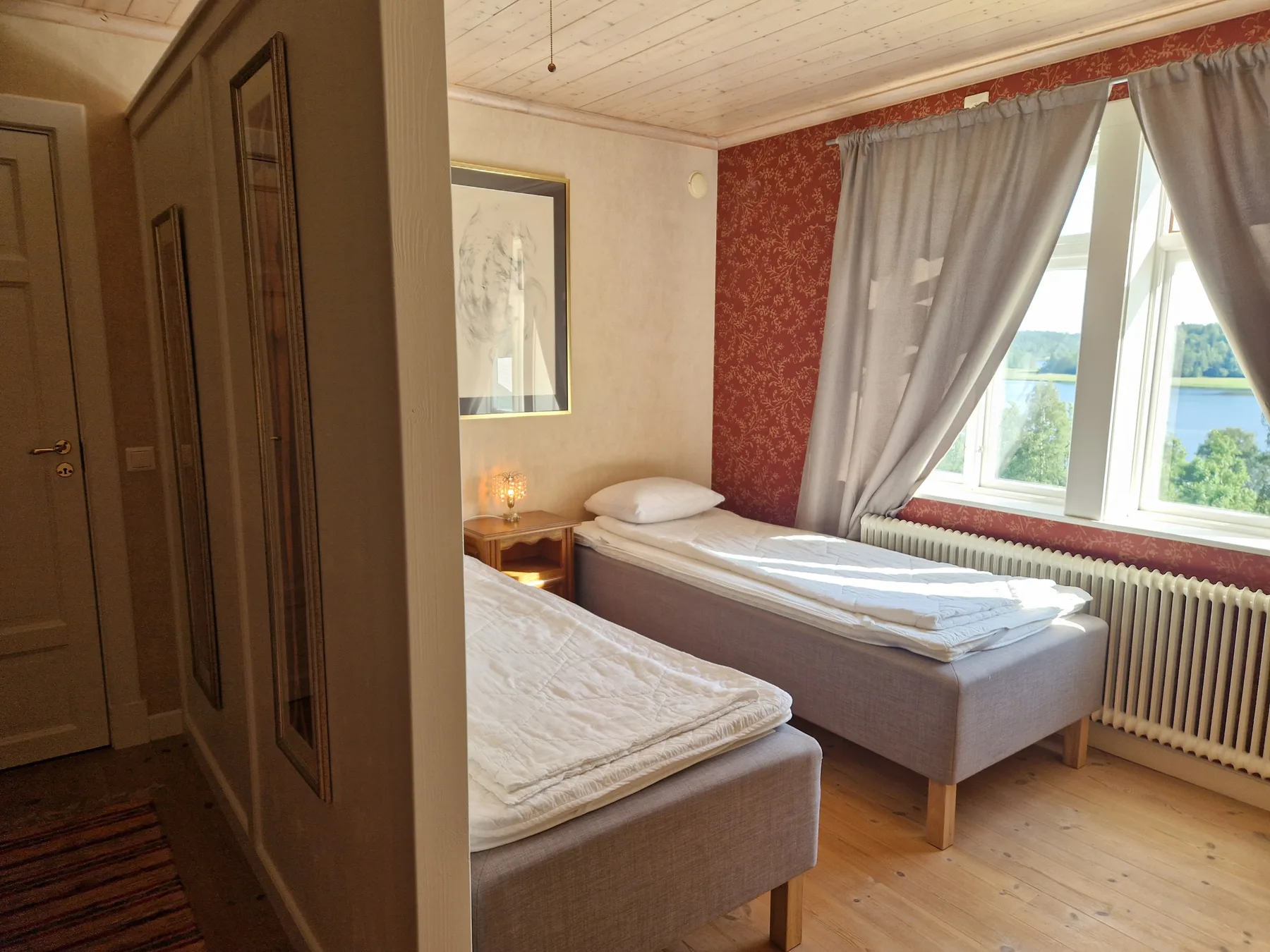 Large villa near the lake with rowing boat | SE09131
