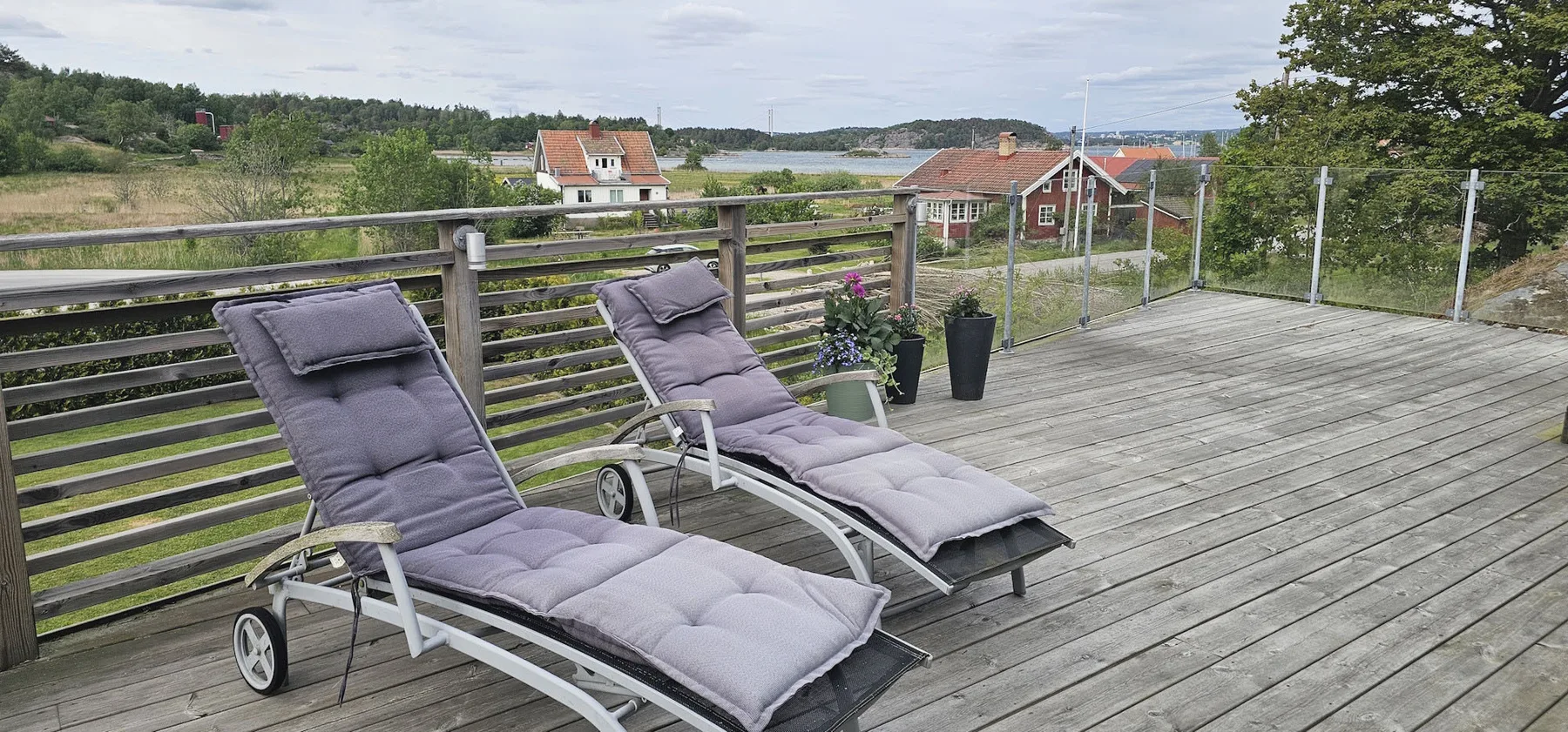 Apartment in Höviksnäs, 300 m from the sea with a view of the Tjörn Bridge | SE09112