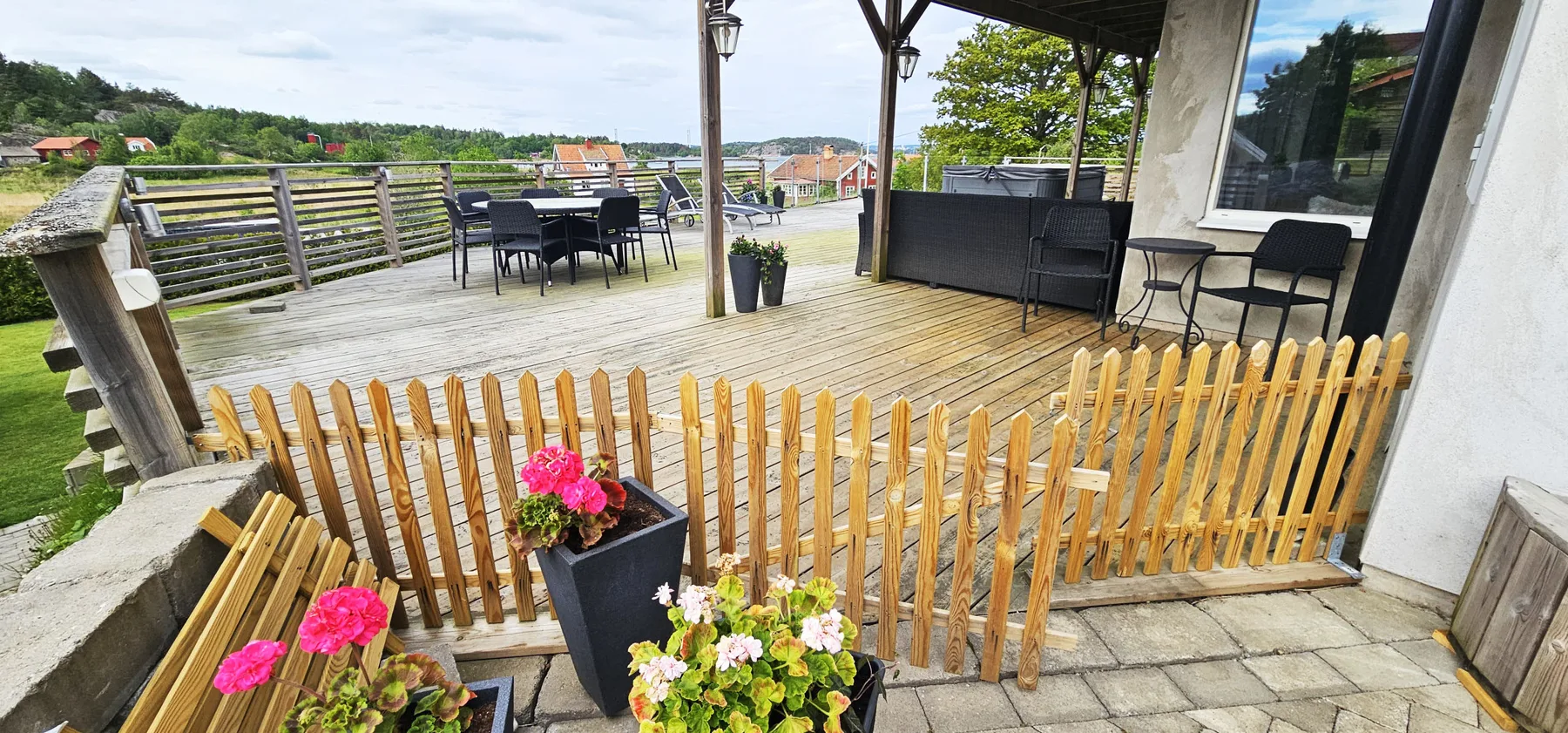 Apartment in Höviksnäs, 300 m from the sea with a view of the Tjörn Bridge | SE09112