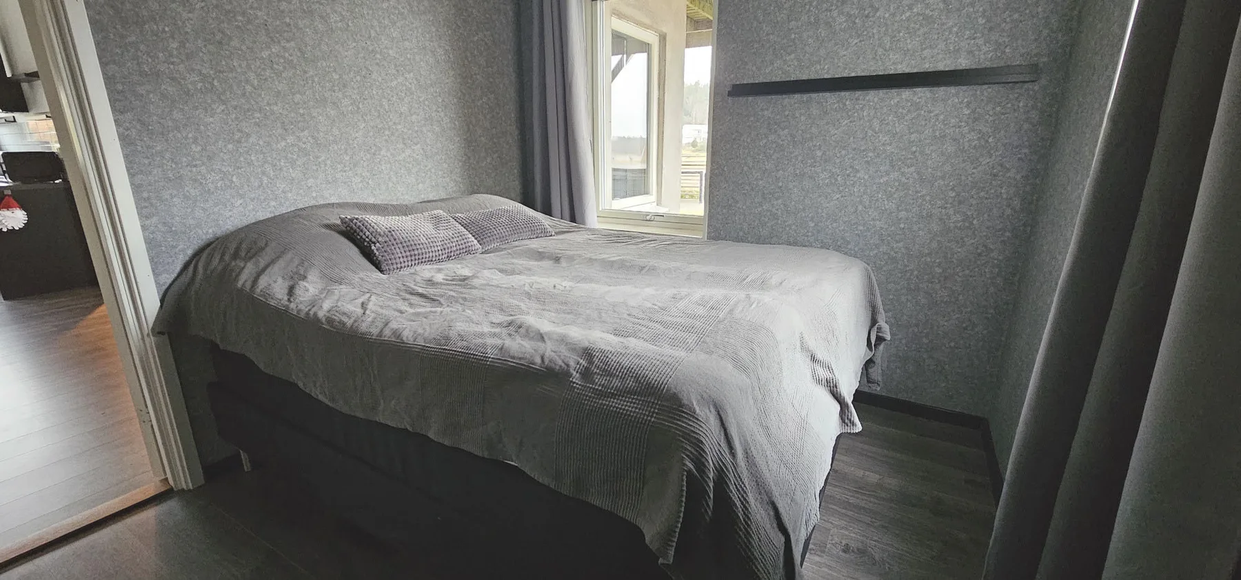 Apartment in Höviksnäs, 300 m from the sea with a view of the Tjörn Bridge | SE09112