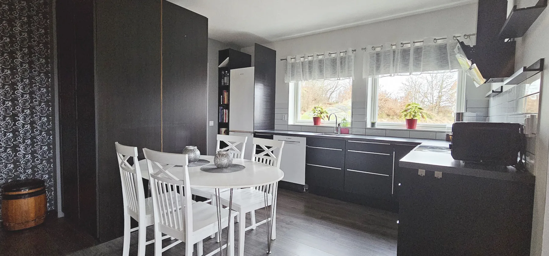 Apartment in Höviksnäs, 300 m from the sea with a view of the Tjörn Bridge | SE09112