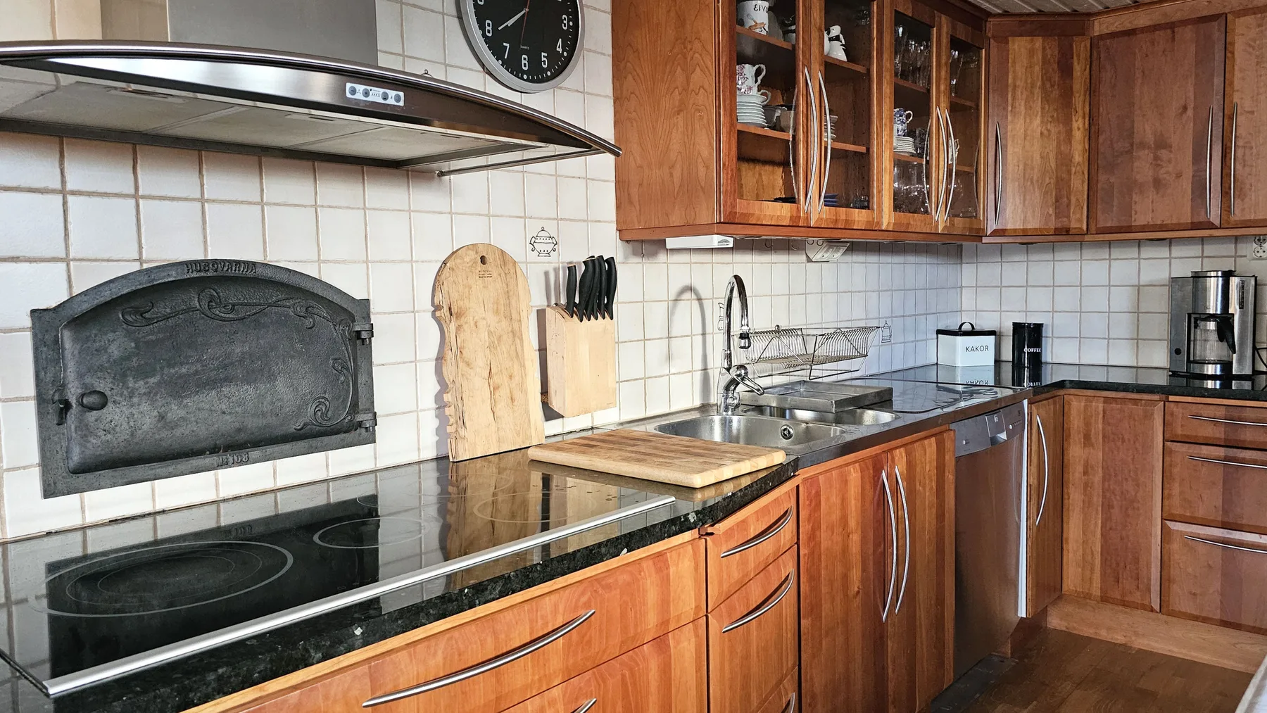 House near the sea and town centre in Skärhamn | SE0910707