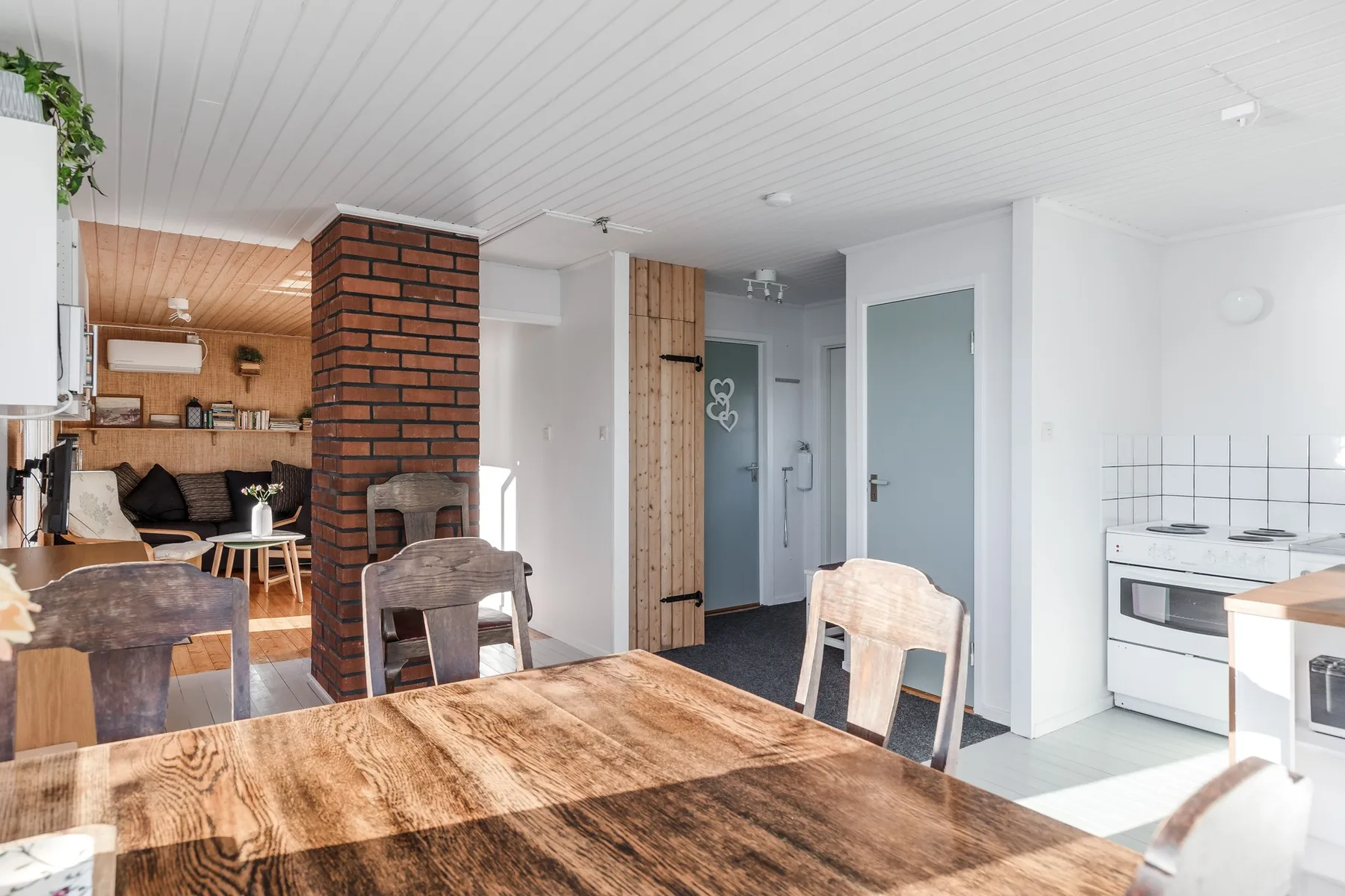 Holiday house with sea views and private beach on Tjörn | SE09009