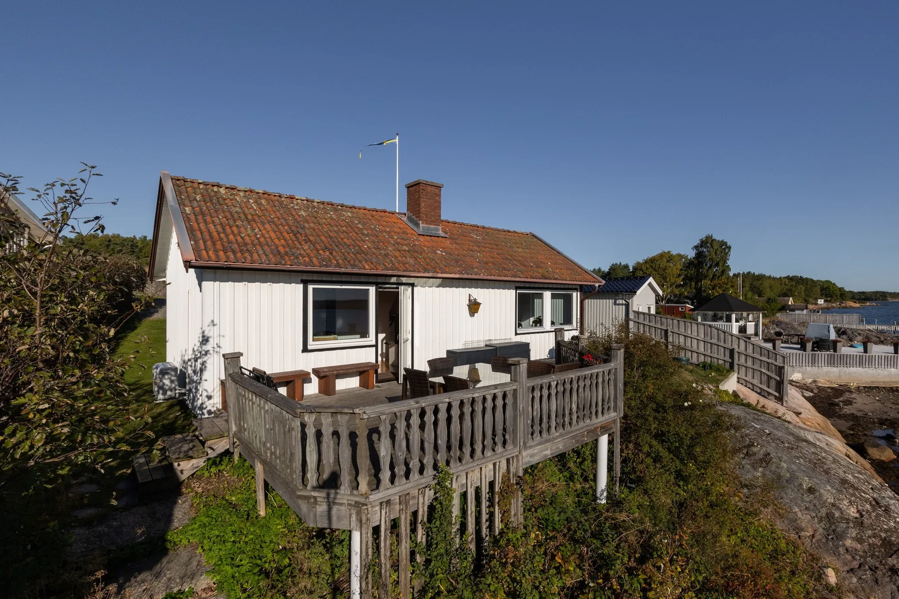 Holiday house with sea views and private beach on Tjörn | SE09009