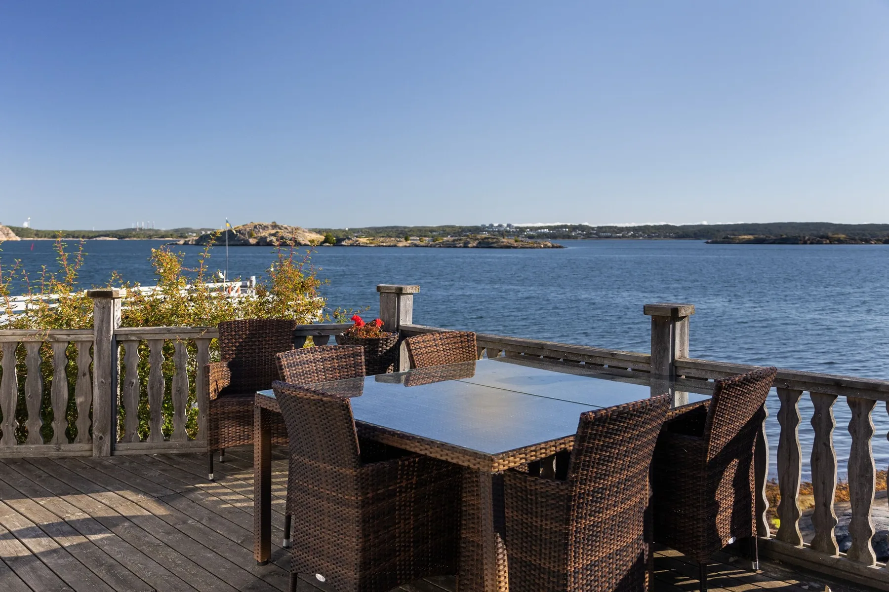 Holiday house with sea views and private beach on Tjörn | SE09009
