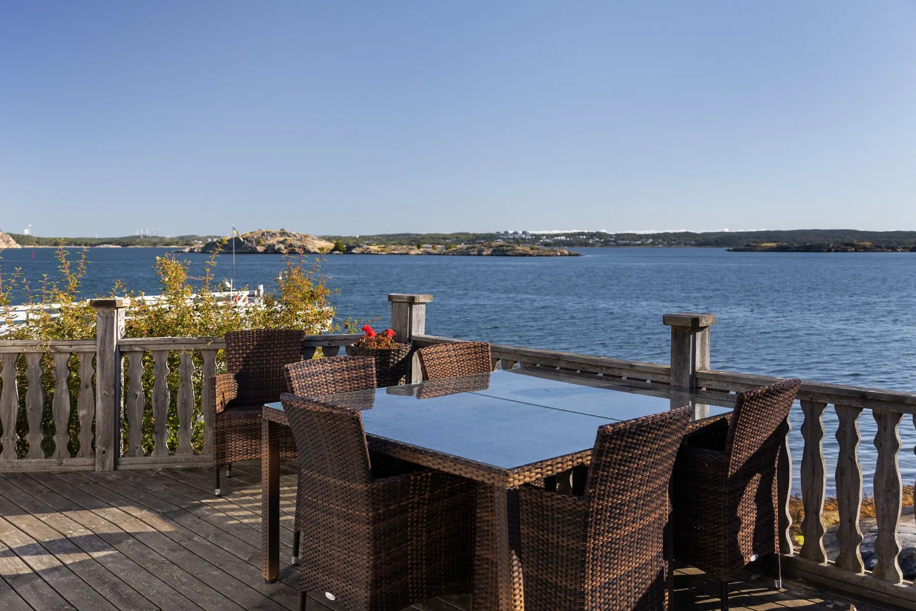 Holiday house with sea views and private beach on Tjörn | SE09009