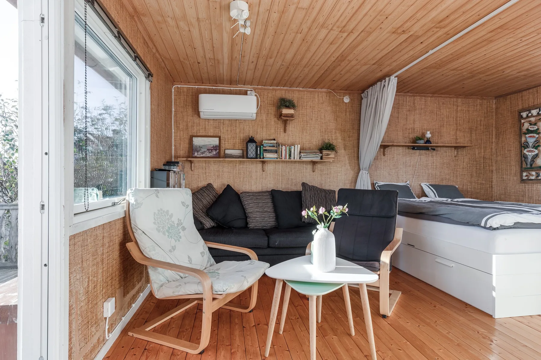 Holiday house with sea views and private beach on Tjörn | SE09009