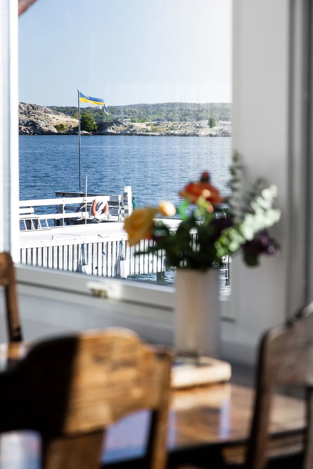 Holiday house with sea views and private beach on Tjörn | SE09009