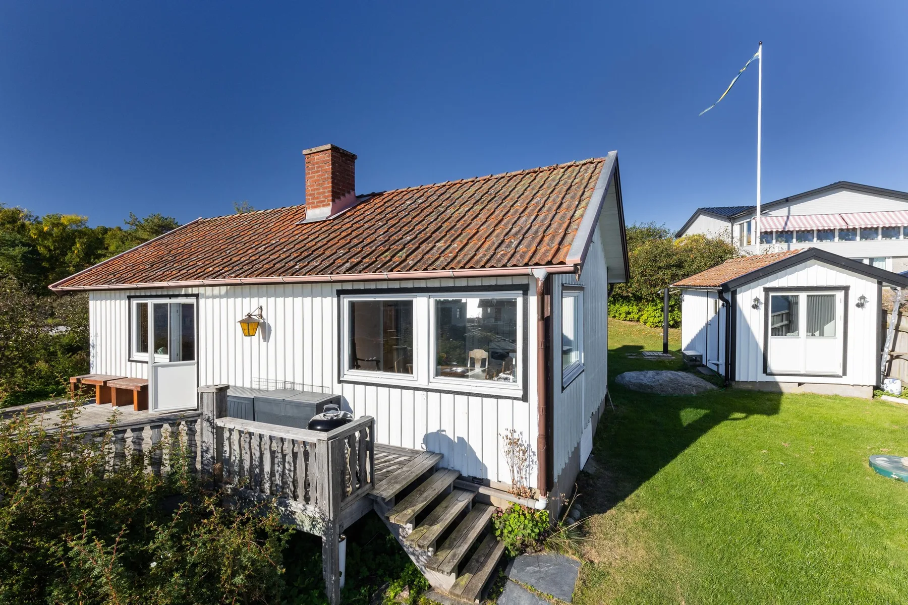 Holiday house with sea views and private beach on Tjörn | SE09009