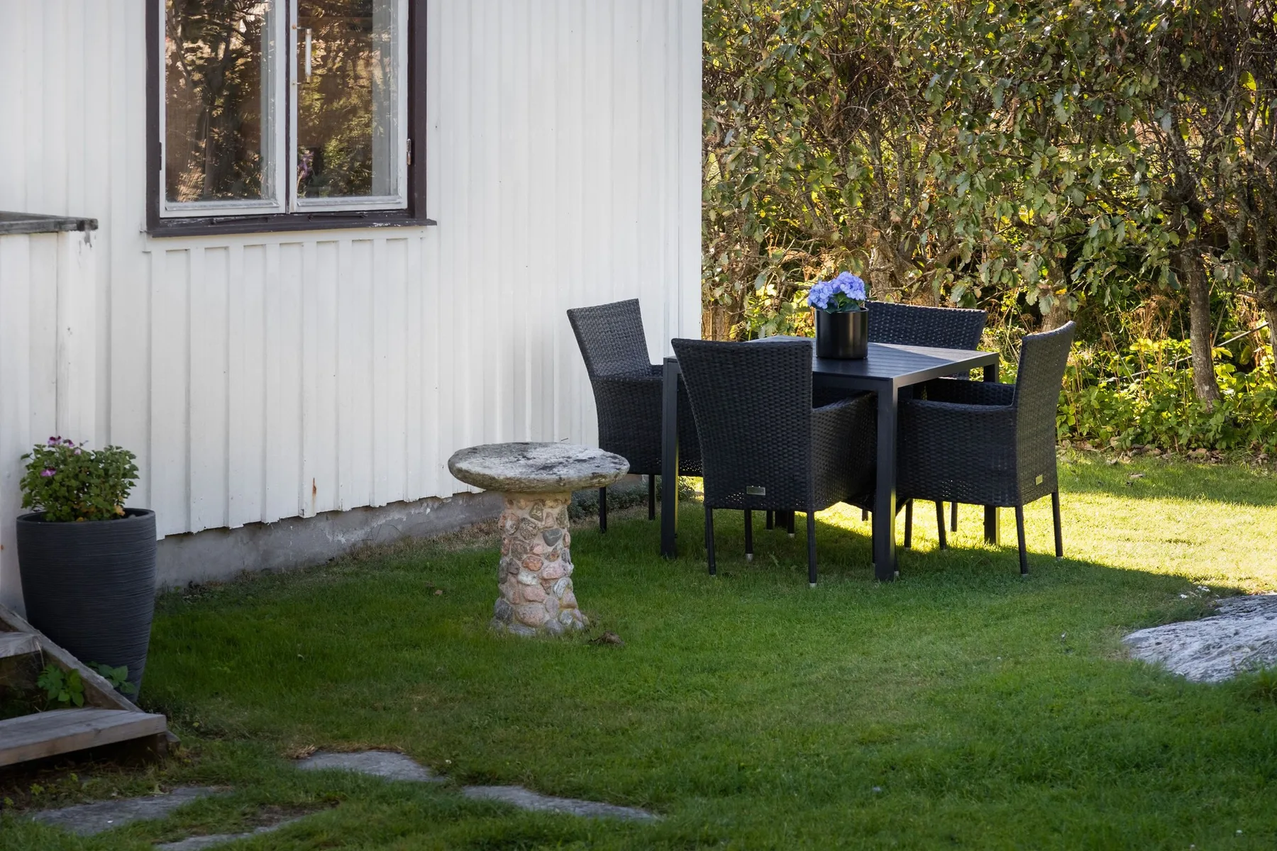 Holiday house with sea views and private beach on Tjörn | SE09009
