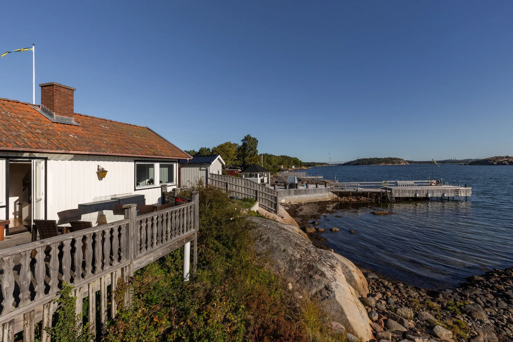 Holiday house with sea views and private beach on Tjörn | SE09009