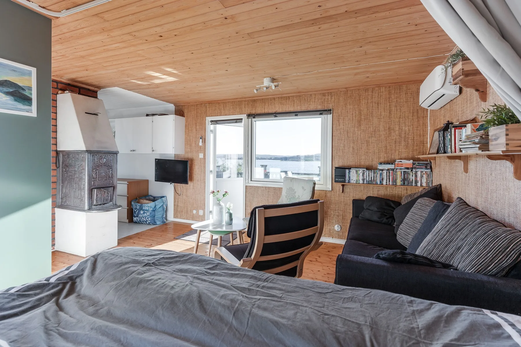 Holiday house with sea views and private beach on Tjörn | SE09009