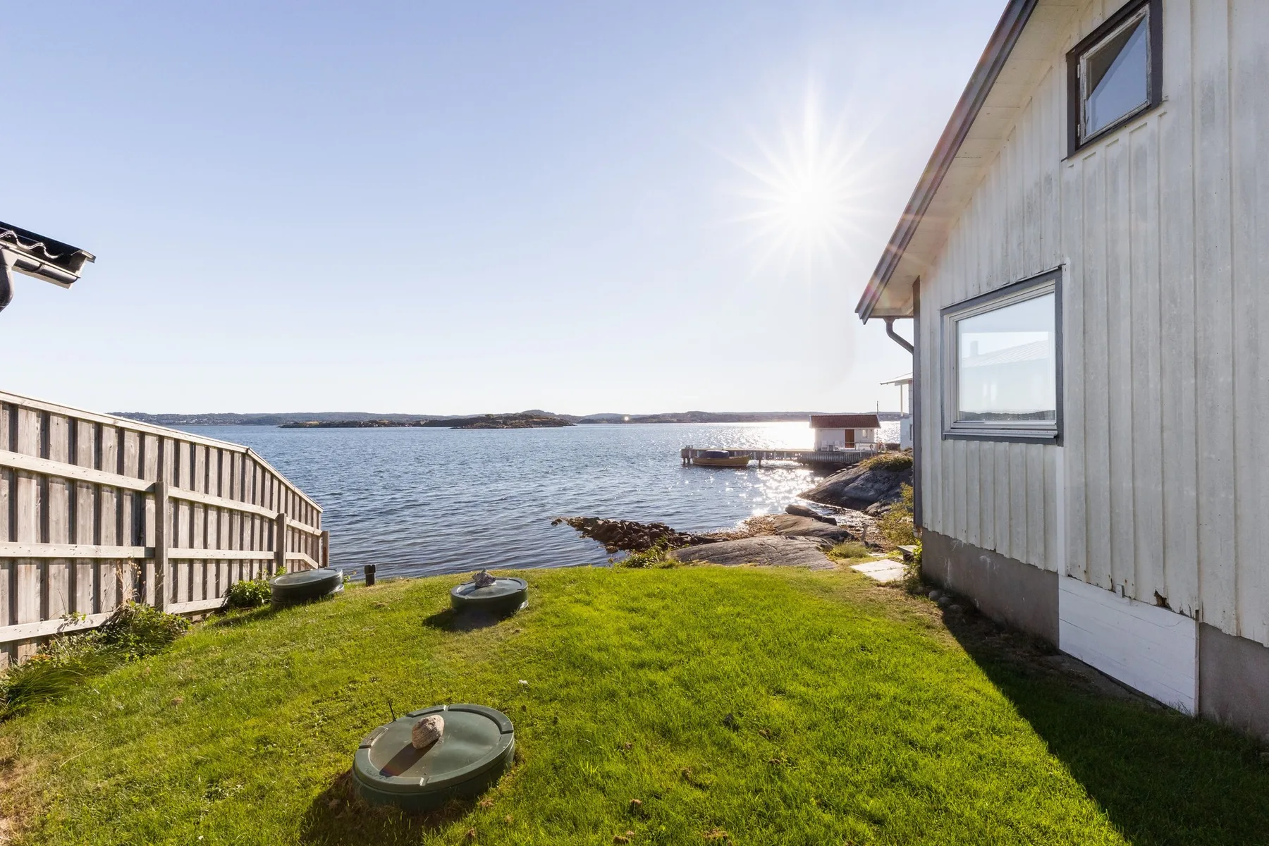 Holiday house with sea views and private beach on Tjörn | SE09009