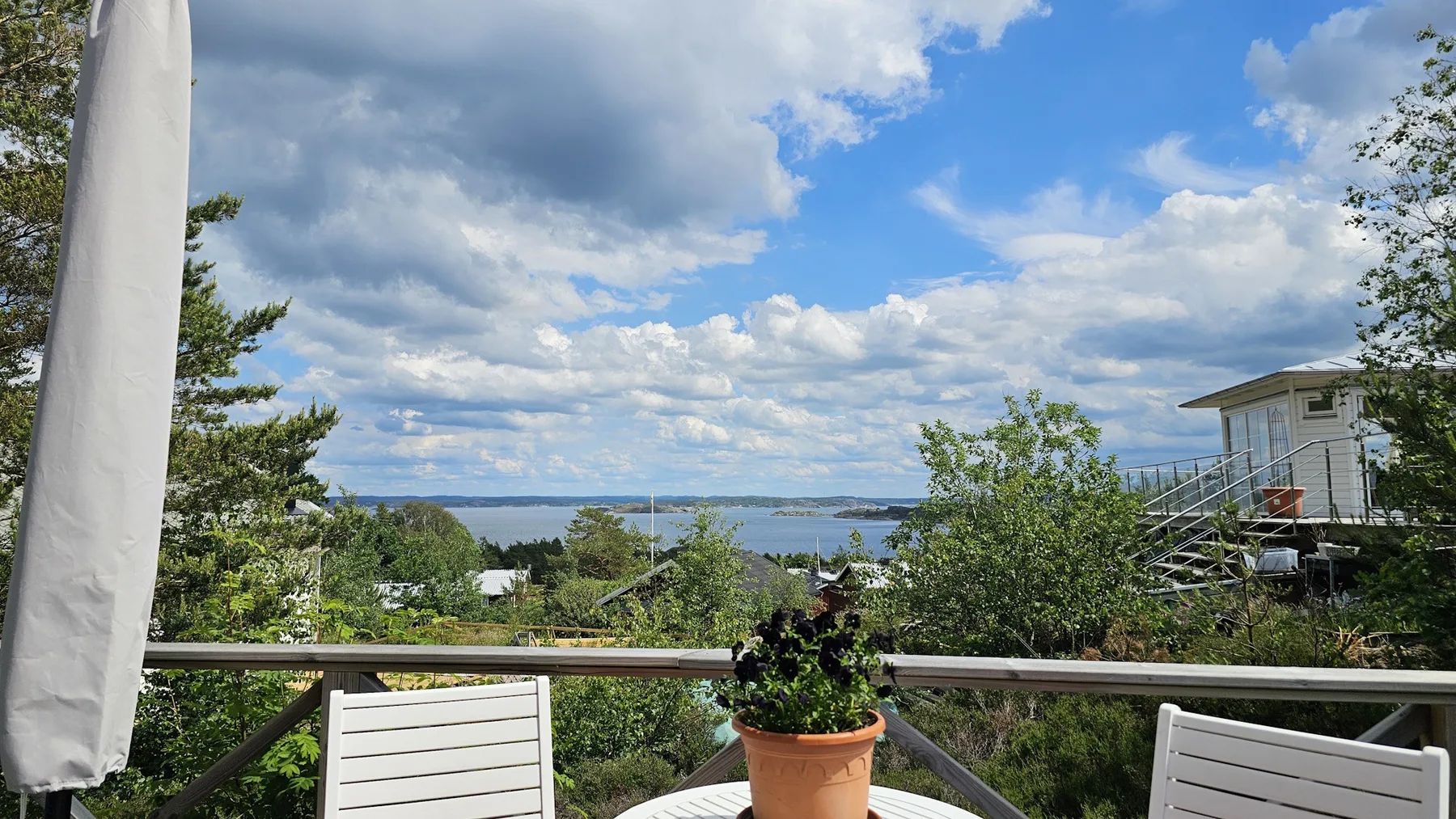 Cottage with sea view in Rönnäng | SE09148