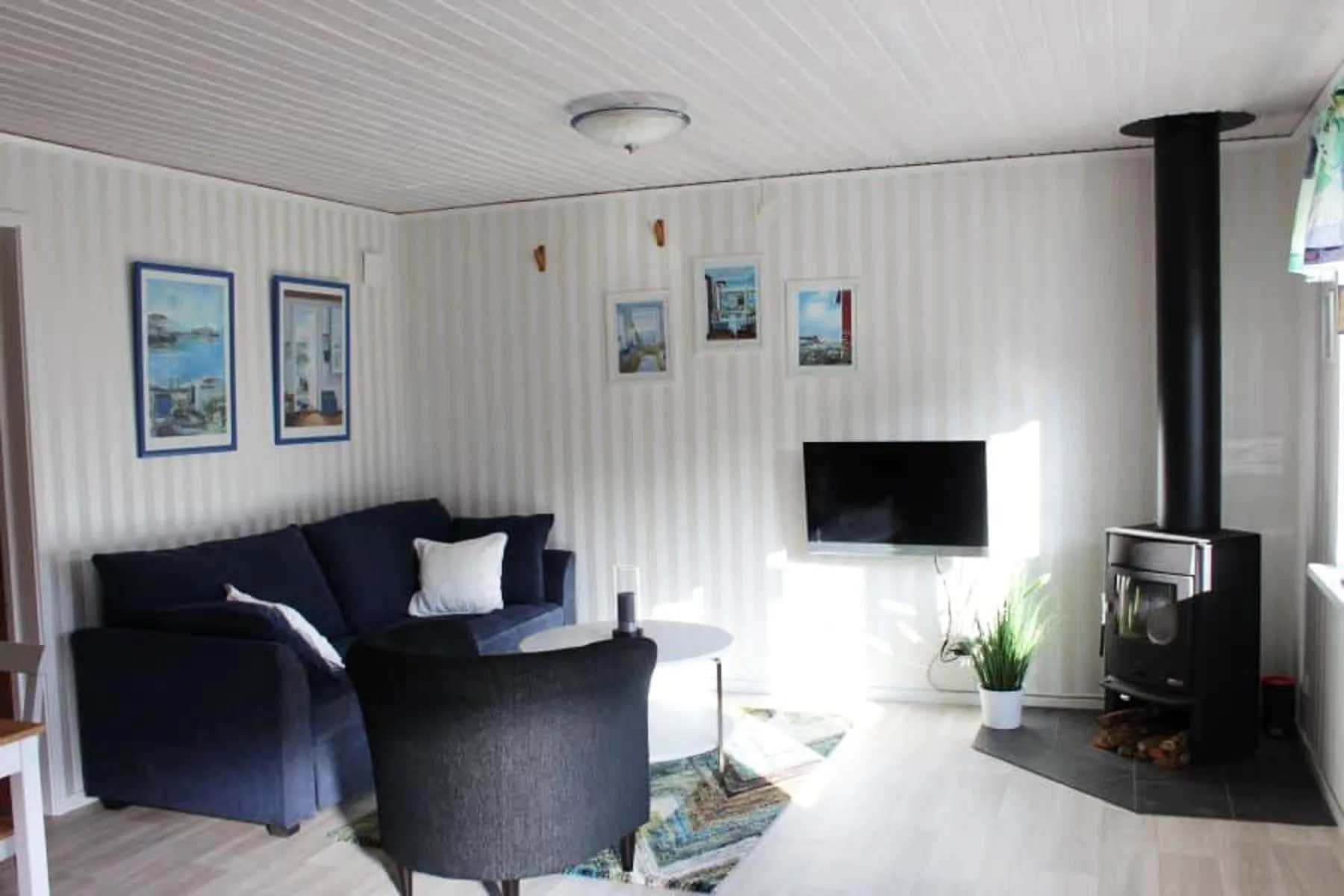 Fresh cottage with lake view and rowing boat | SE09156