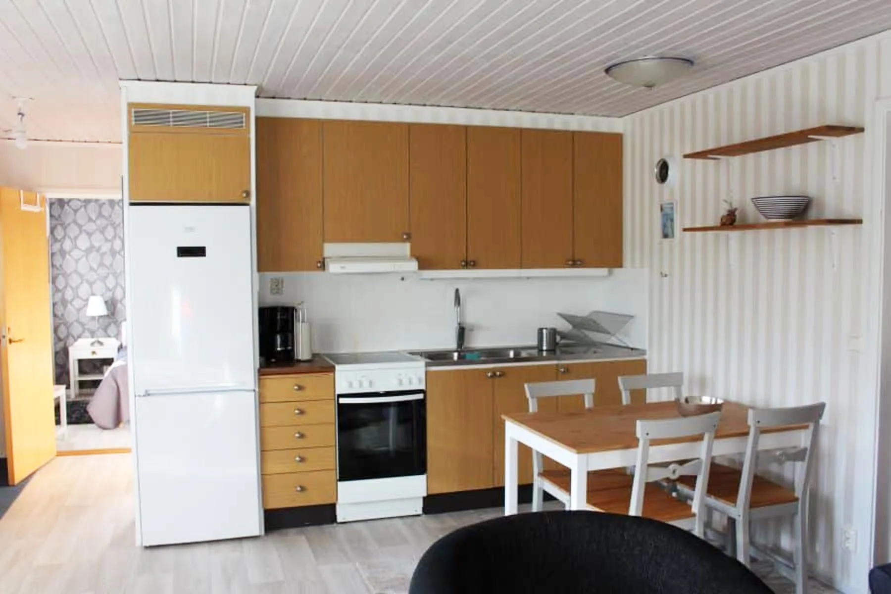 Fresh cottage with lake view and rowing boat | SE09156