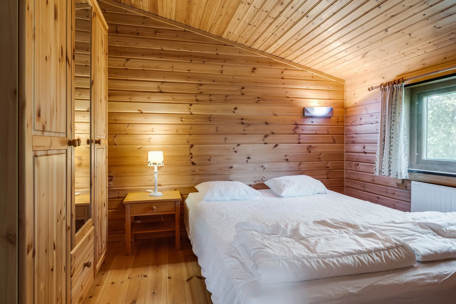 Cozy cottage with proximity to fishing | SE02005